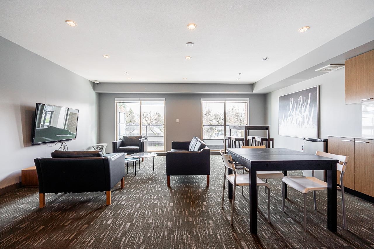 208 1330 MARINE DRIVE Unit: 208