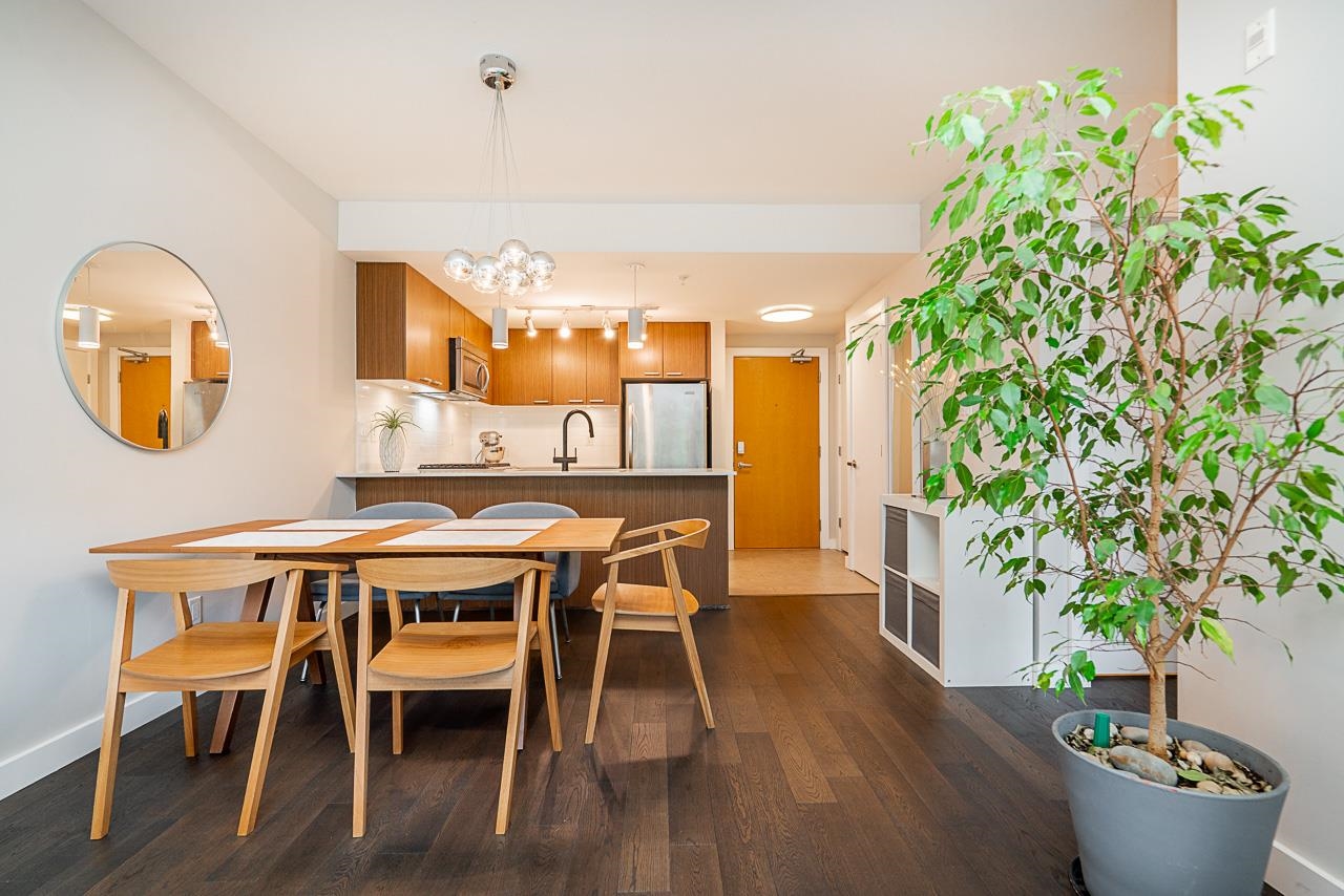 208 1330 MARINE DRIVE Unit: 208