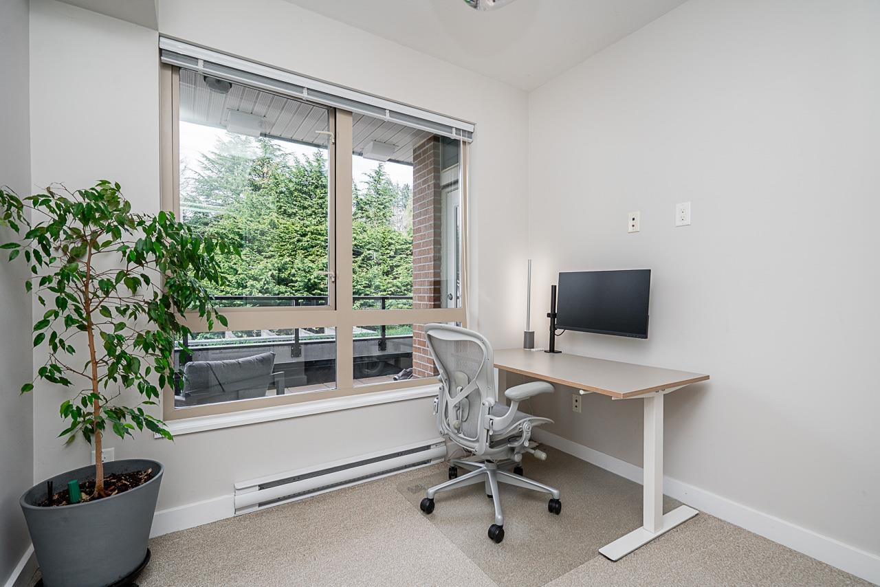 208 1330 MARINE DRIVE Unit: 208