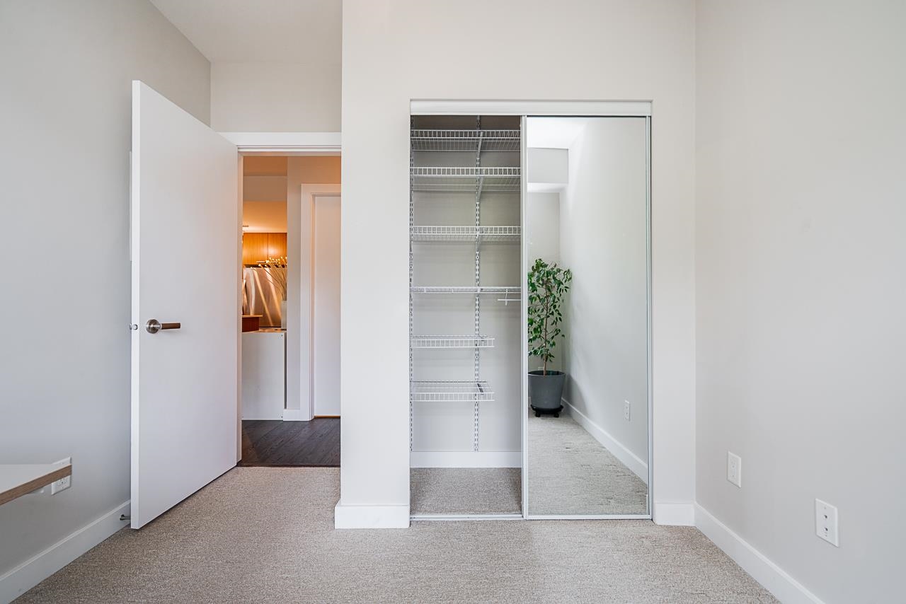 208 1330 MARINE DRIVE Unit: 208