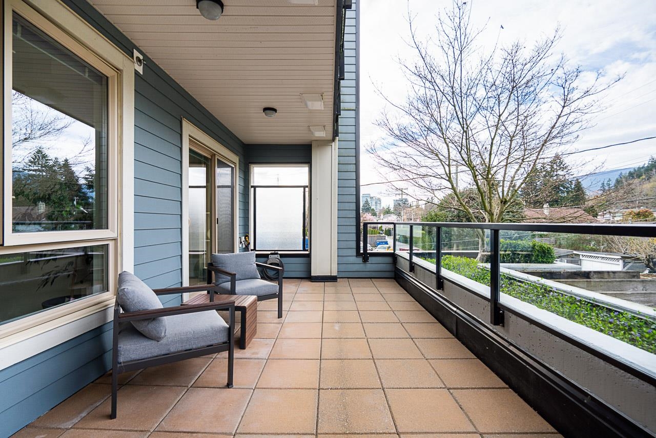 208 1330 MARINE DRIVE Unit: 208