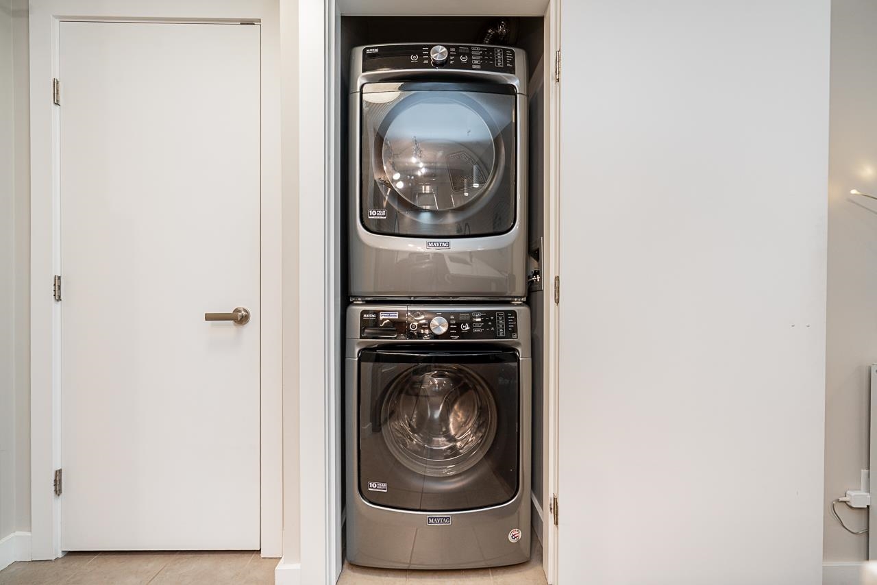 208 1330 MARINE DRIVE Unit: 208