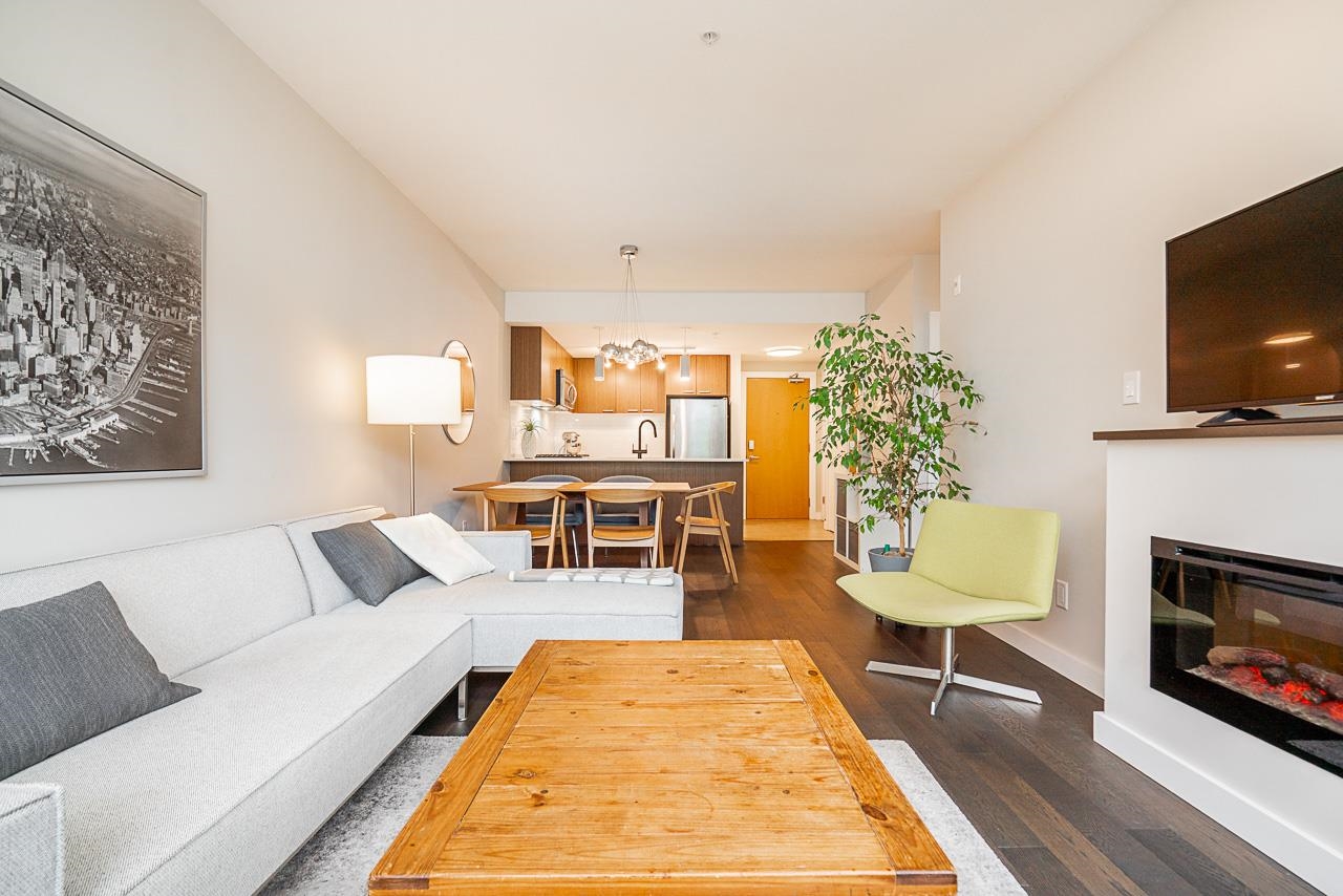 208 1330 MARINE DRIVE Unit: 208