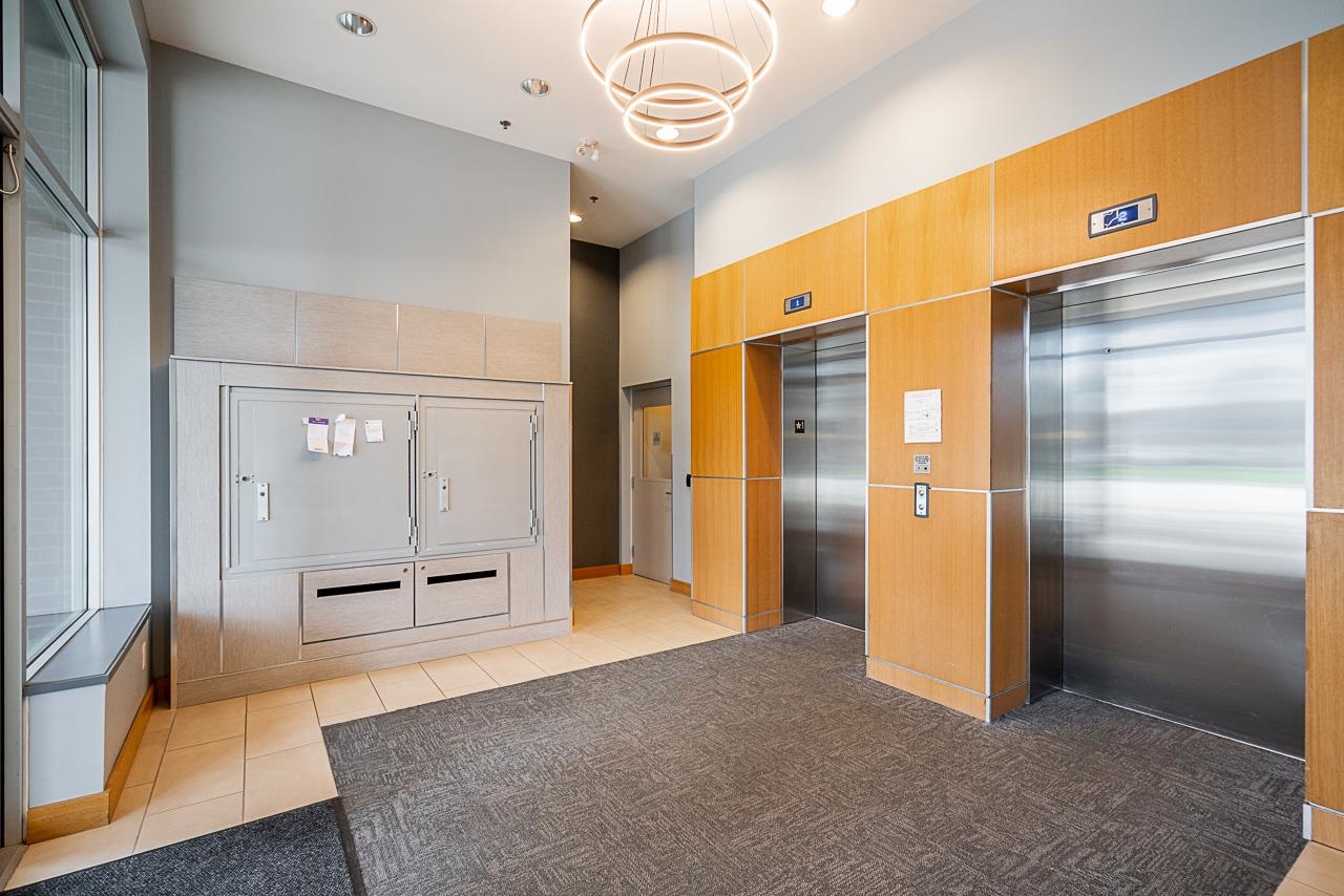 208 1330 MARINE DRIVE Unit: 208