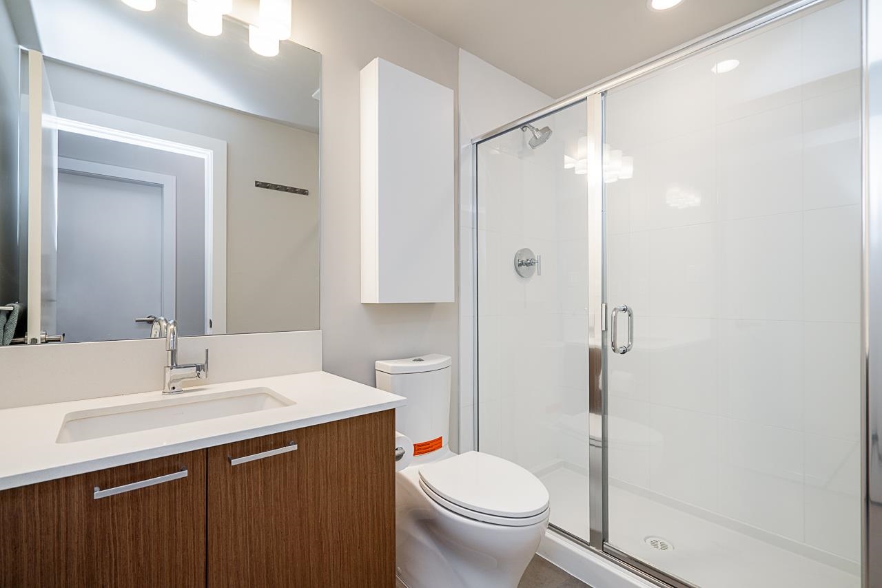 208 1330 MARINE DRIVE Unit: 208