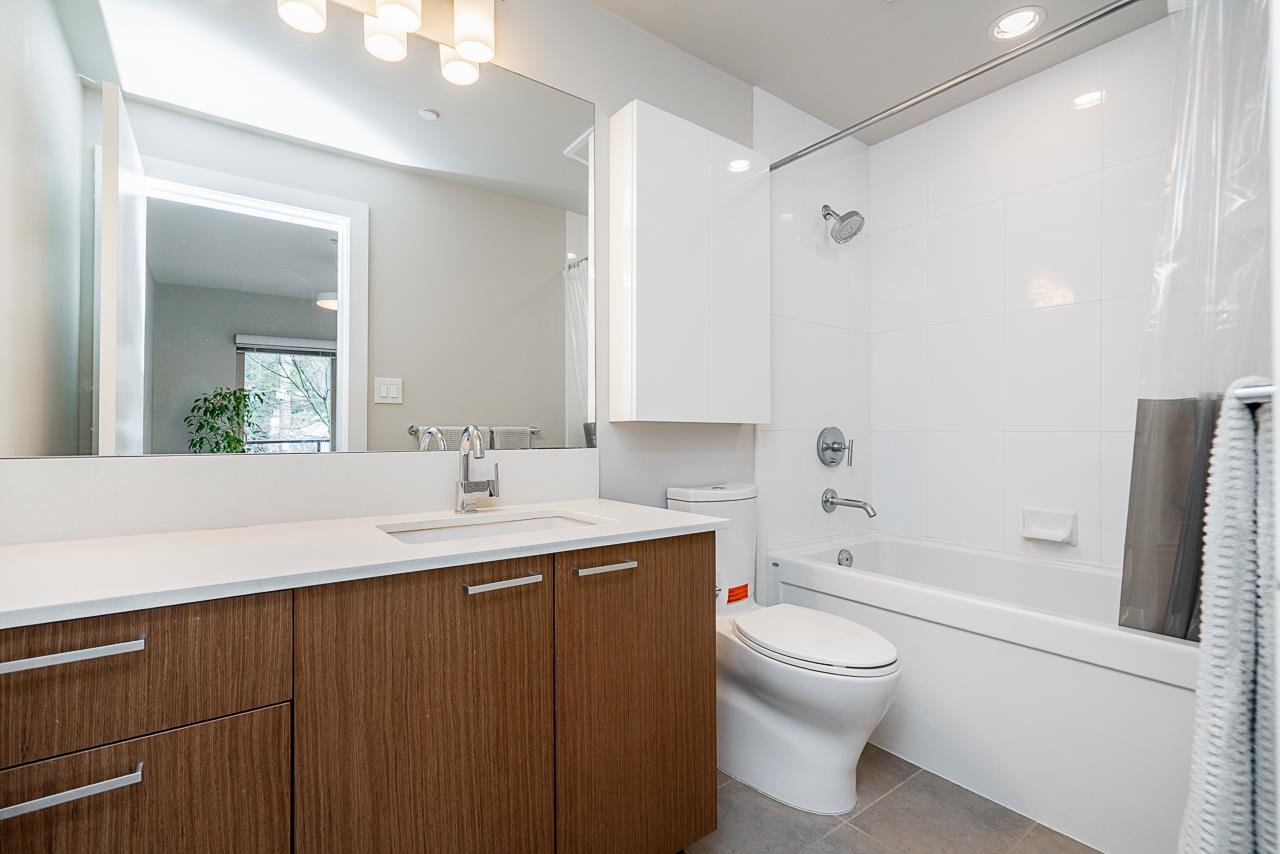 208 1330 MARINE DRIVE Unit: 208