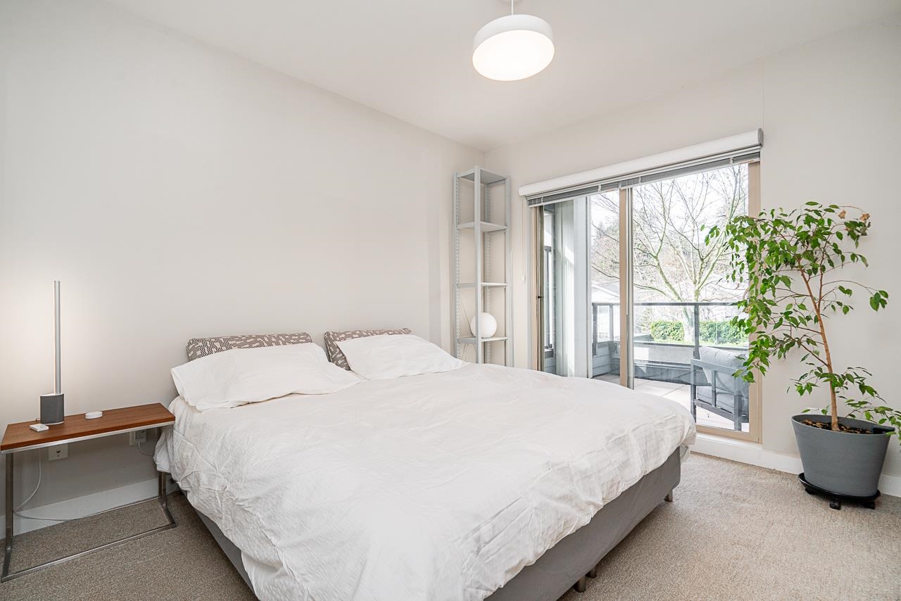 208 1330 MARINE DRIVE Unit: 208