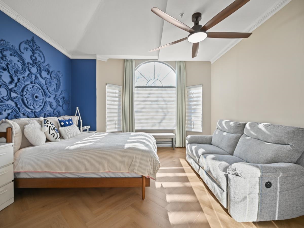 201 7600 MOFFATT ROAD Unit: 201
