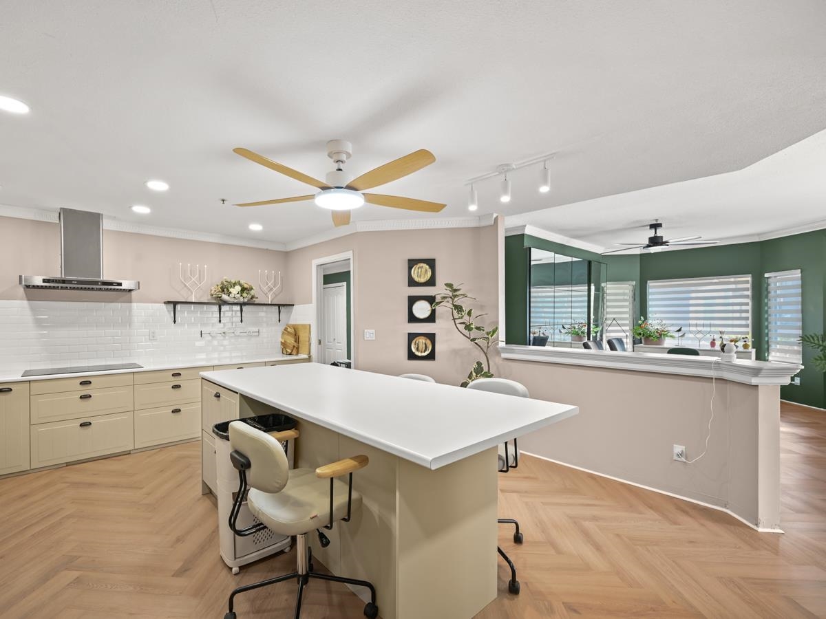 201 7600 MOFFATT ROAD Unit: 201