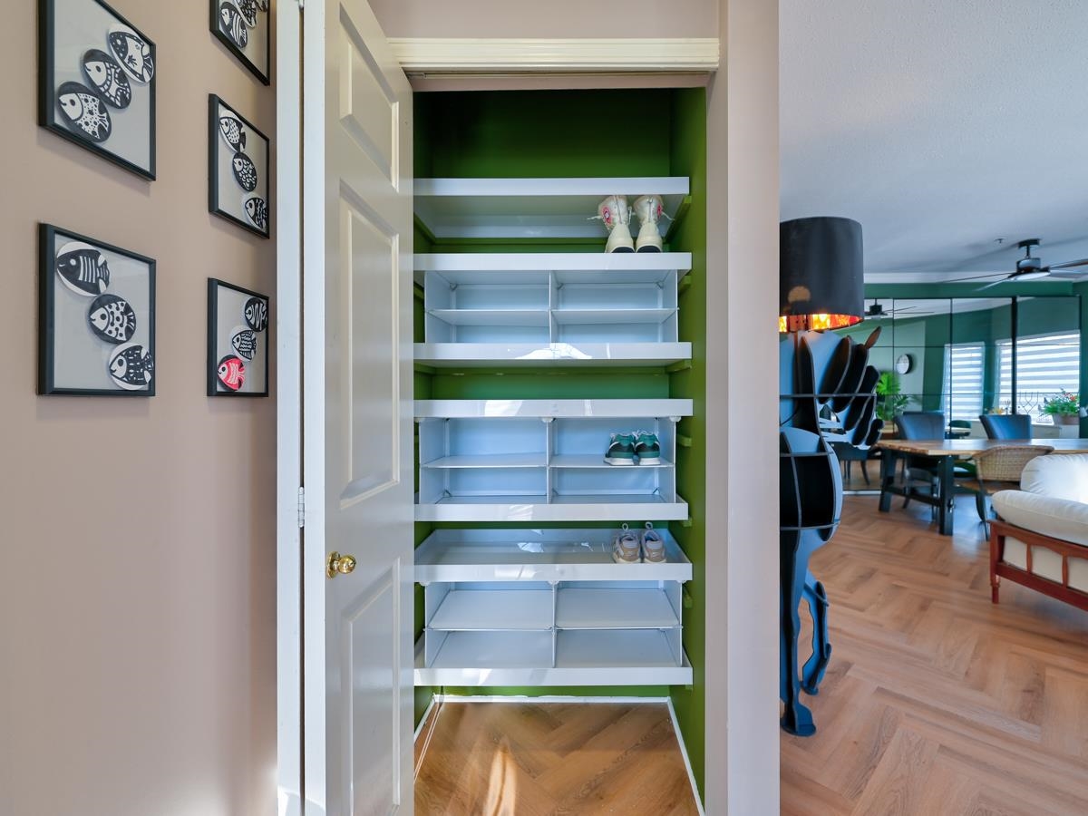 201 7600 MOFFATT ROAD Unit: 201