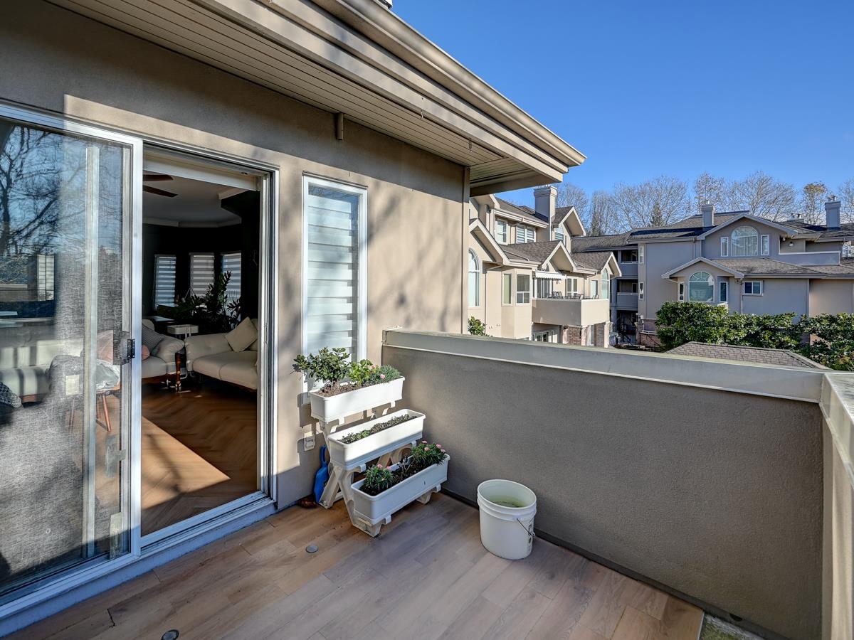 201 7600 MOFFATT ROAD Unit: 201