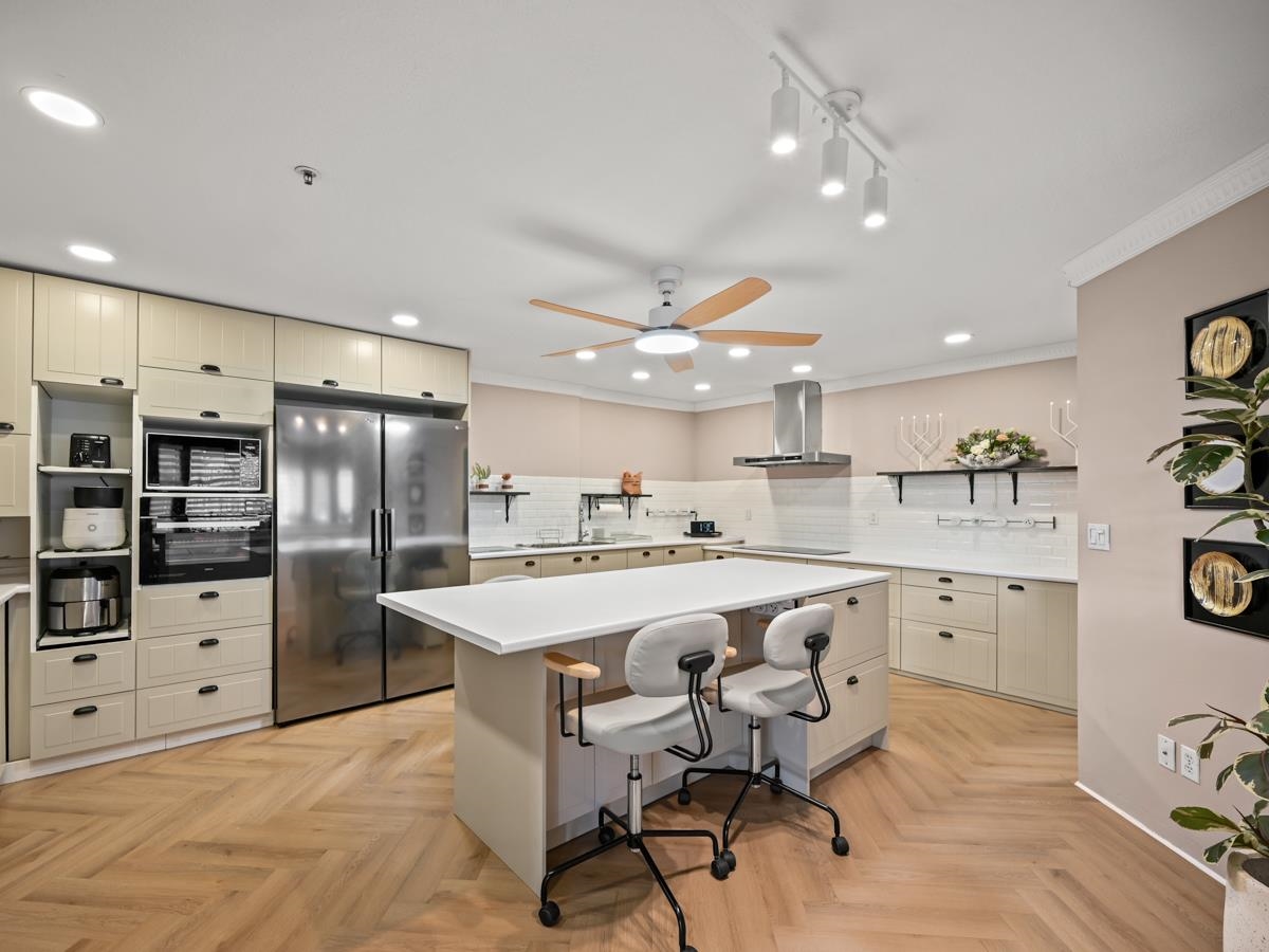 201 7600 MOFFATT ROAD Unit: 201