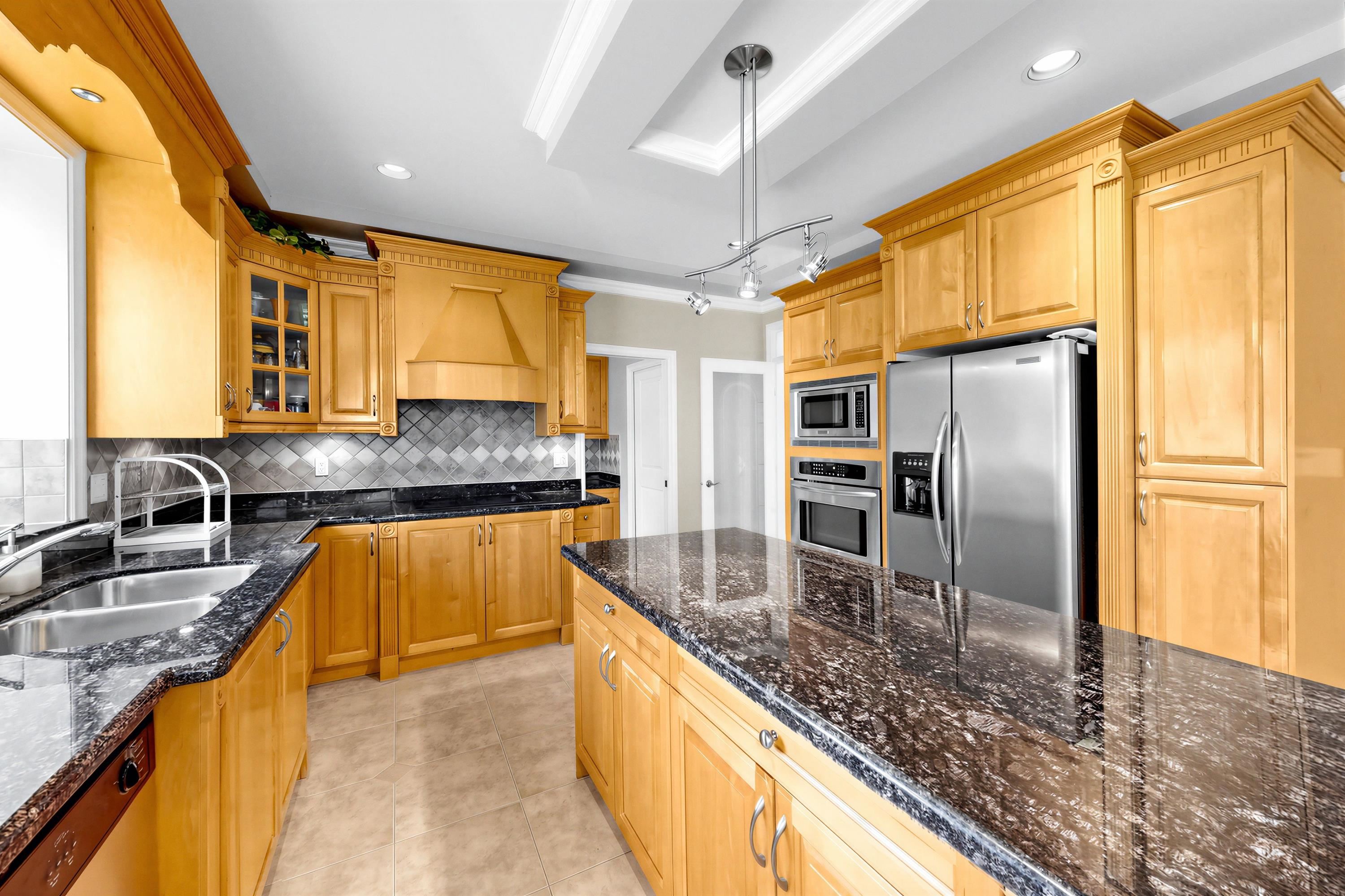 9140 PINEWELL CRESCENT