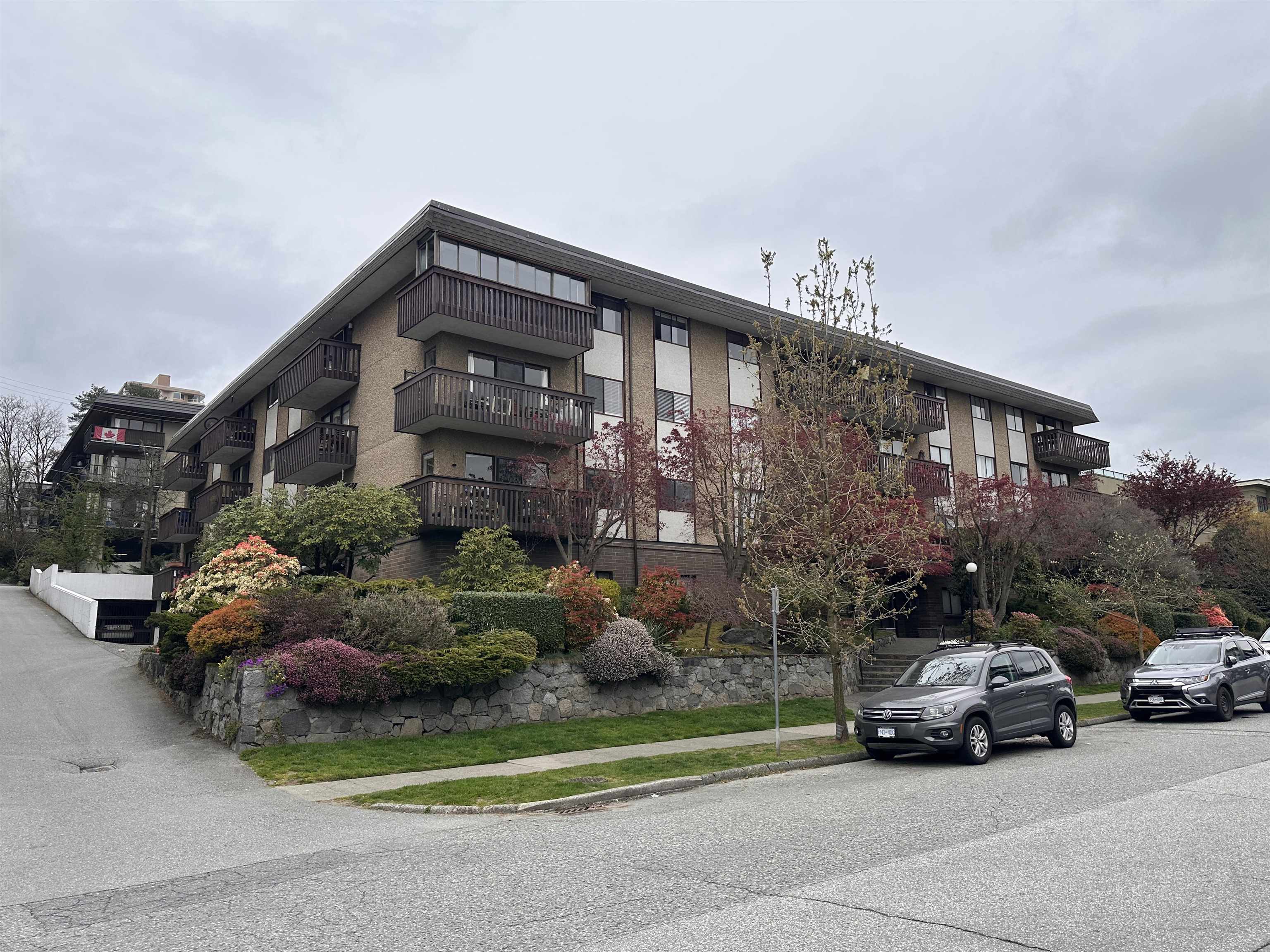 205 120 E 4TH STREET Unit: 205