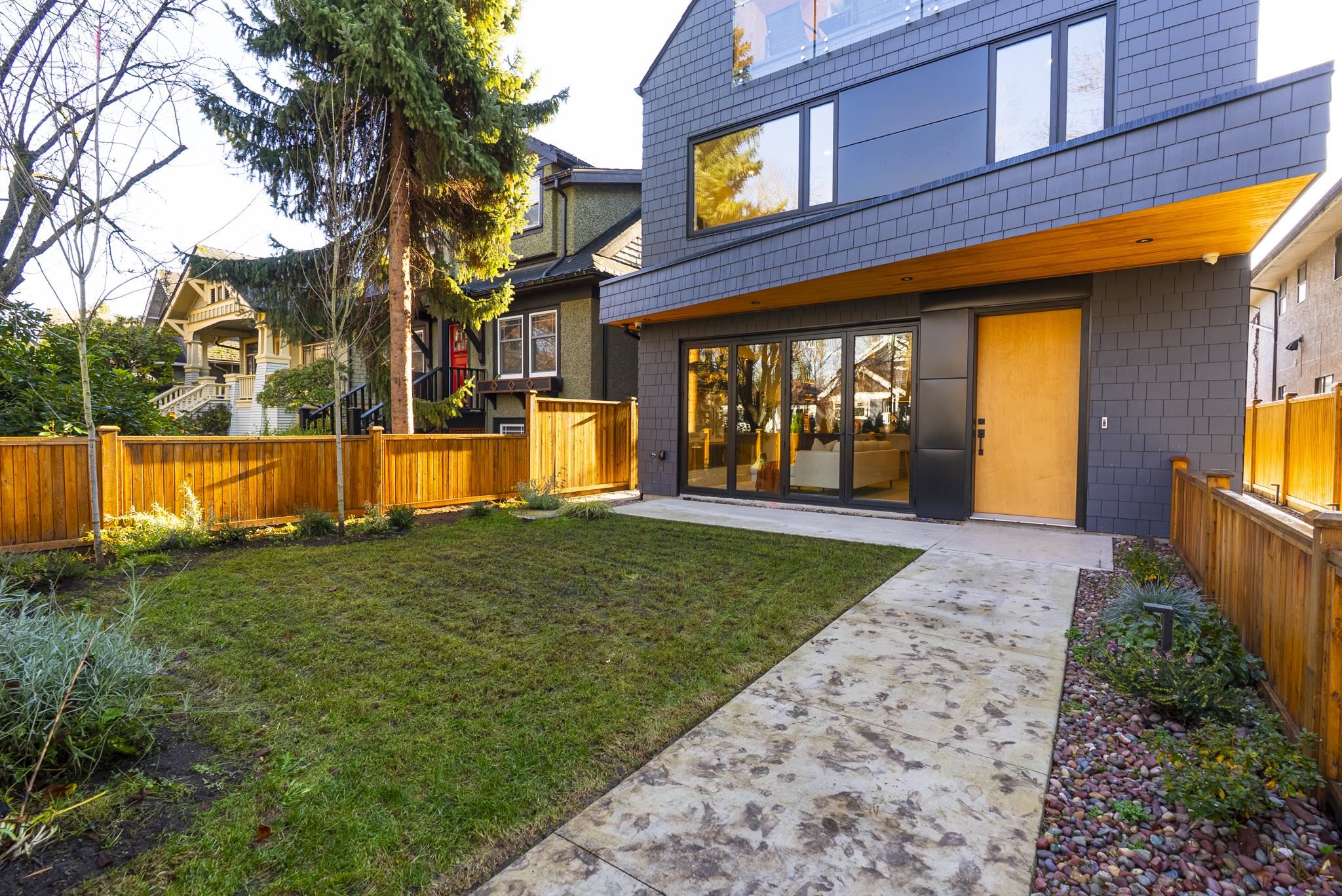 1 2764 W 14TH AVENUE Unit: 1