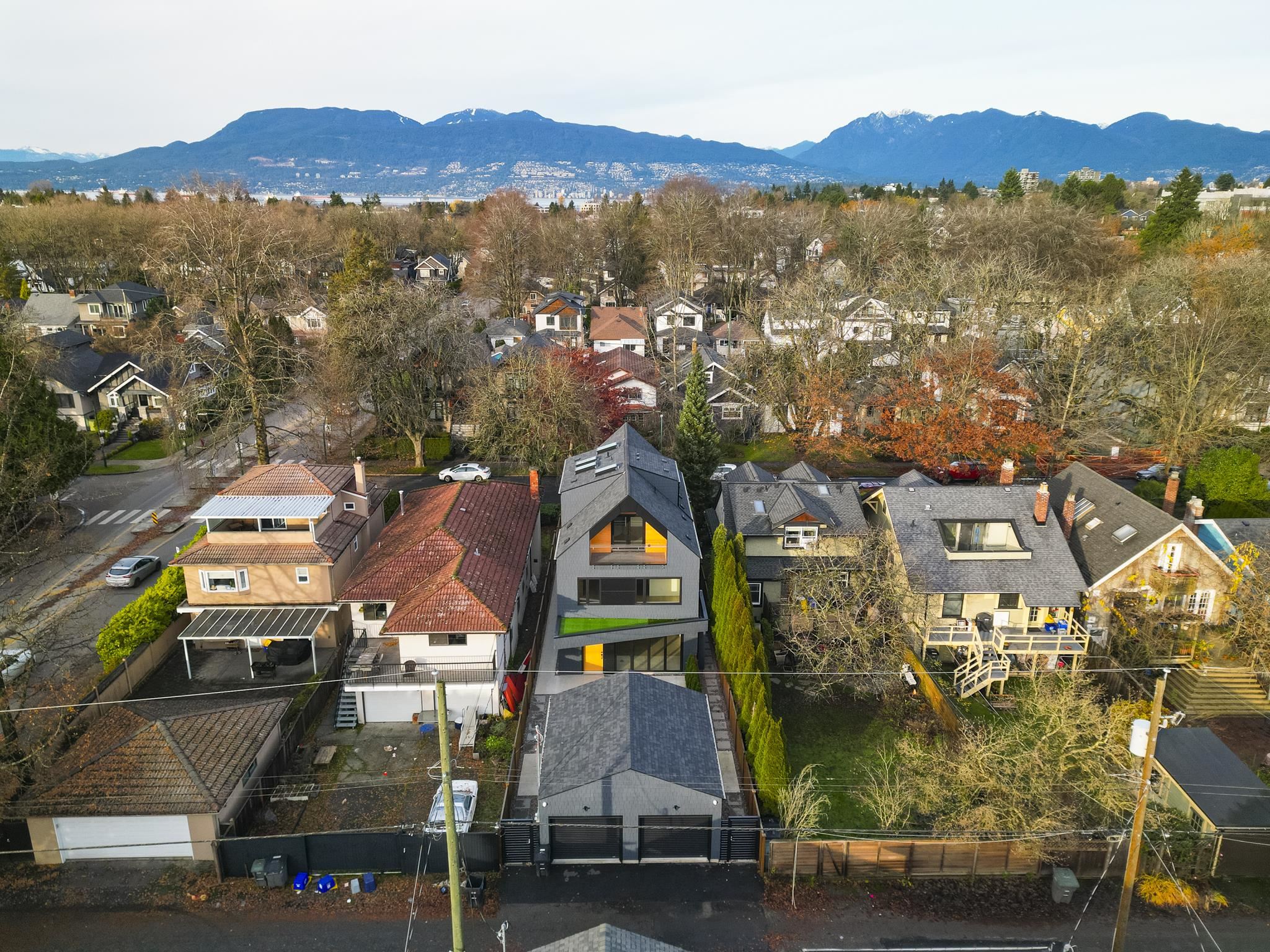 2 2764 W 14TH AVENUE Unit: 2