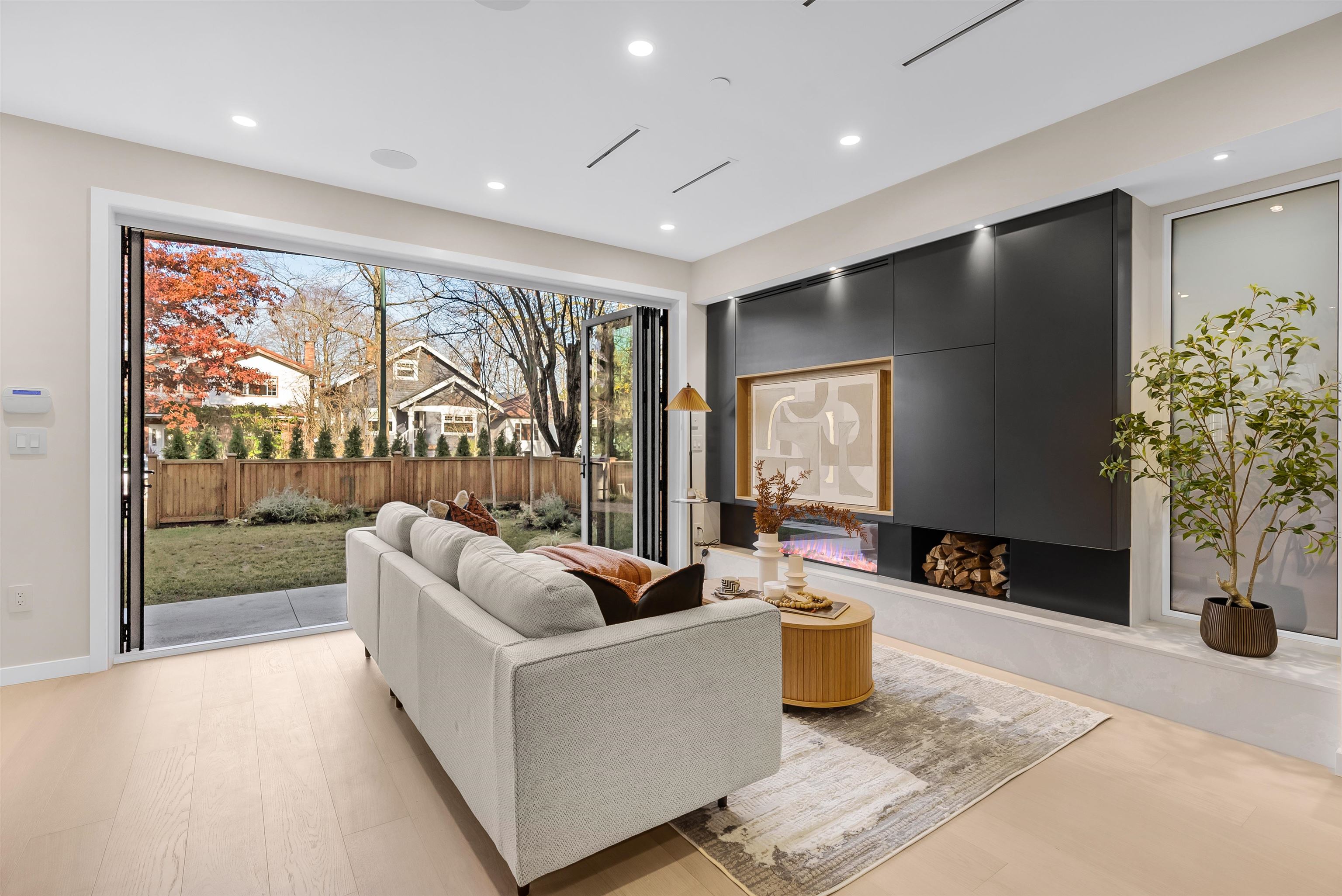2 2764 W 14TH AVENUE Unit: 2