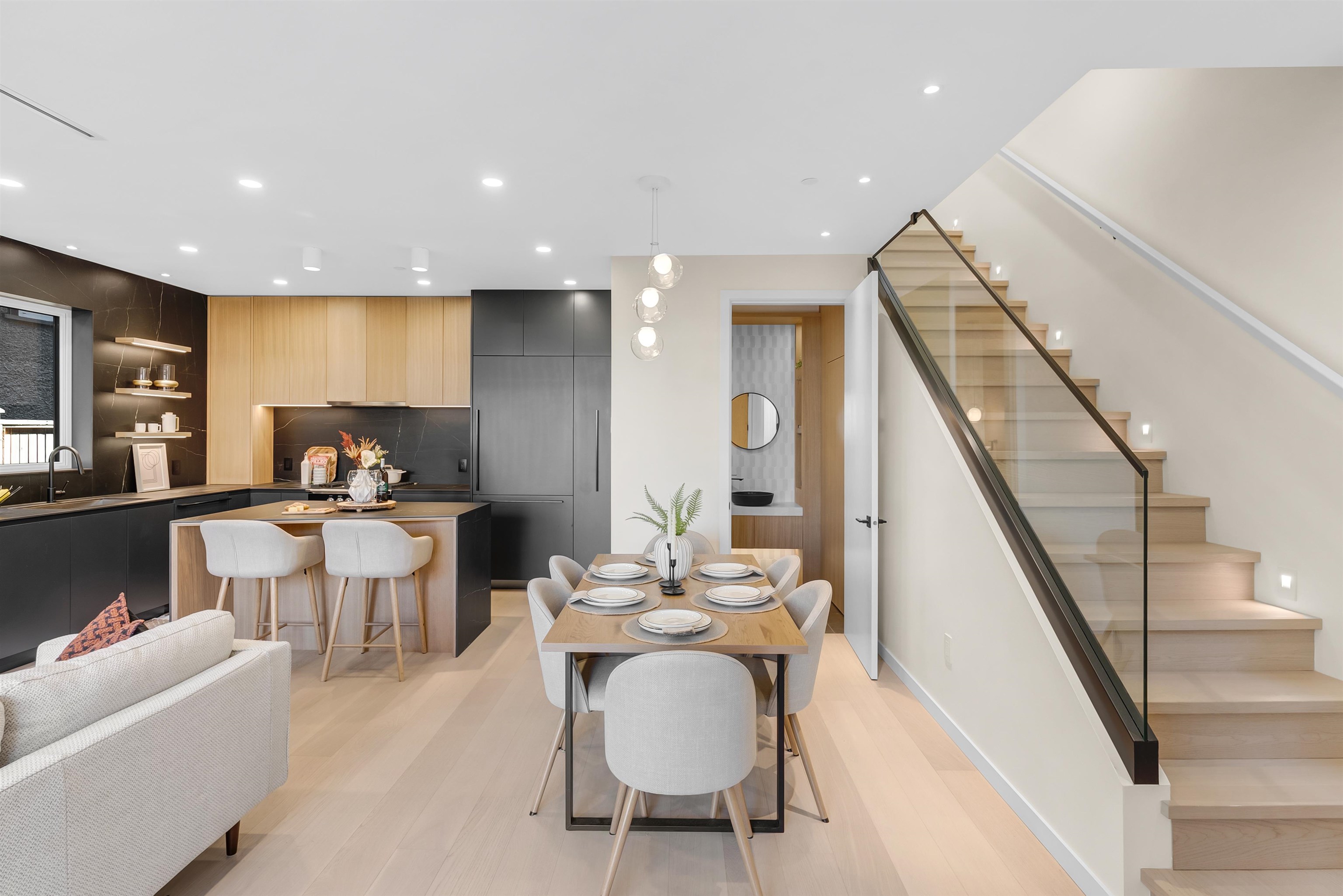 2 2764 W 14TH AVENUE Unit: 2