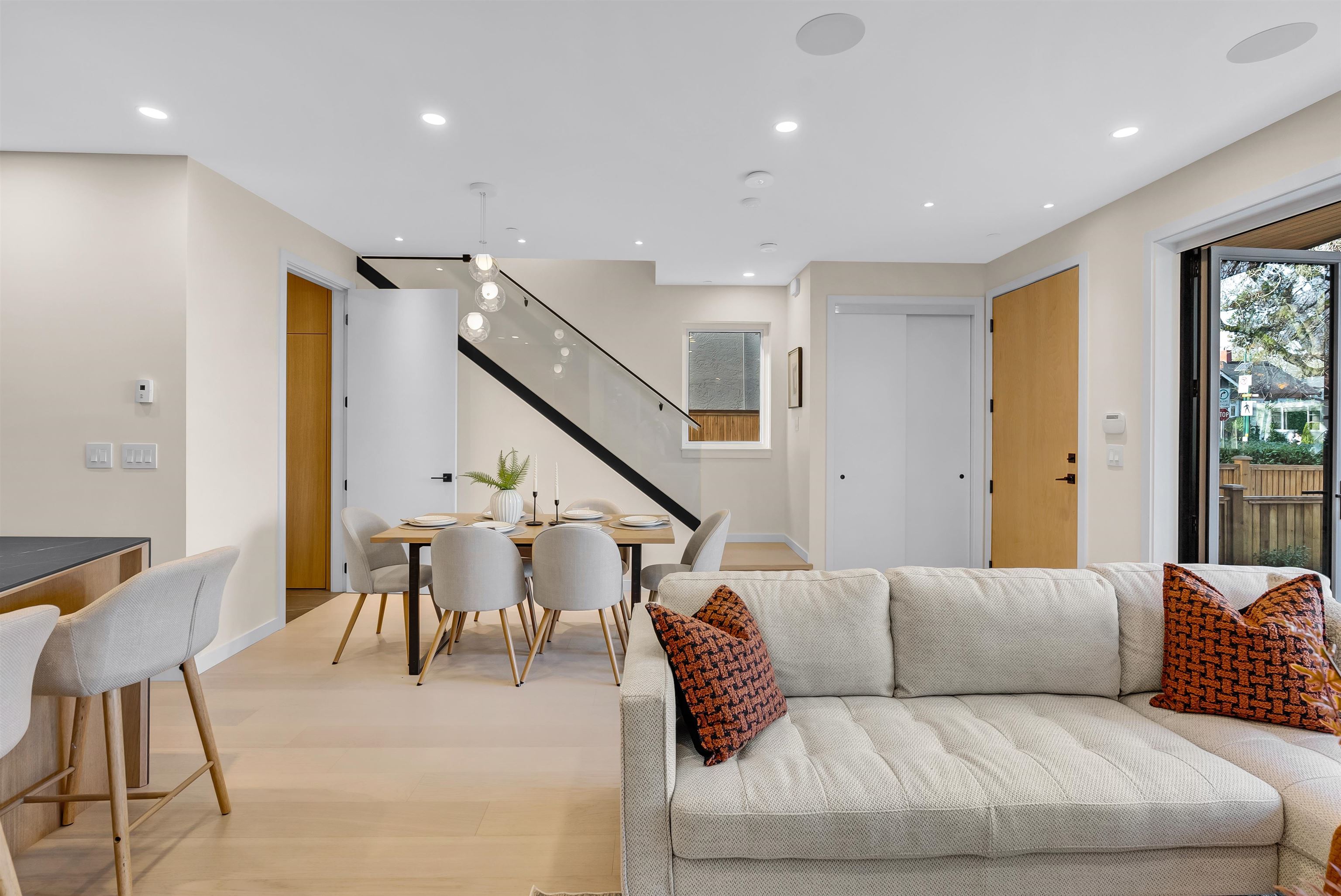2 2764 W 14TH AVENUE Unit: 2