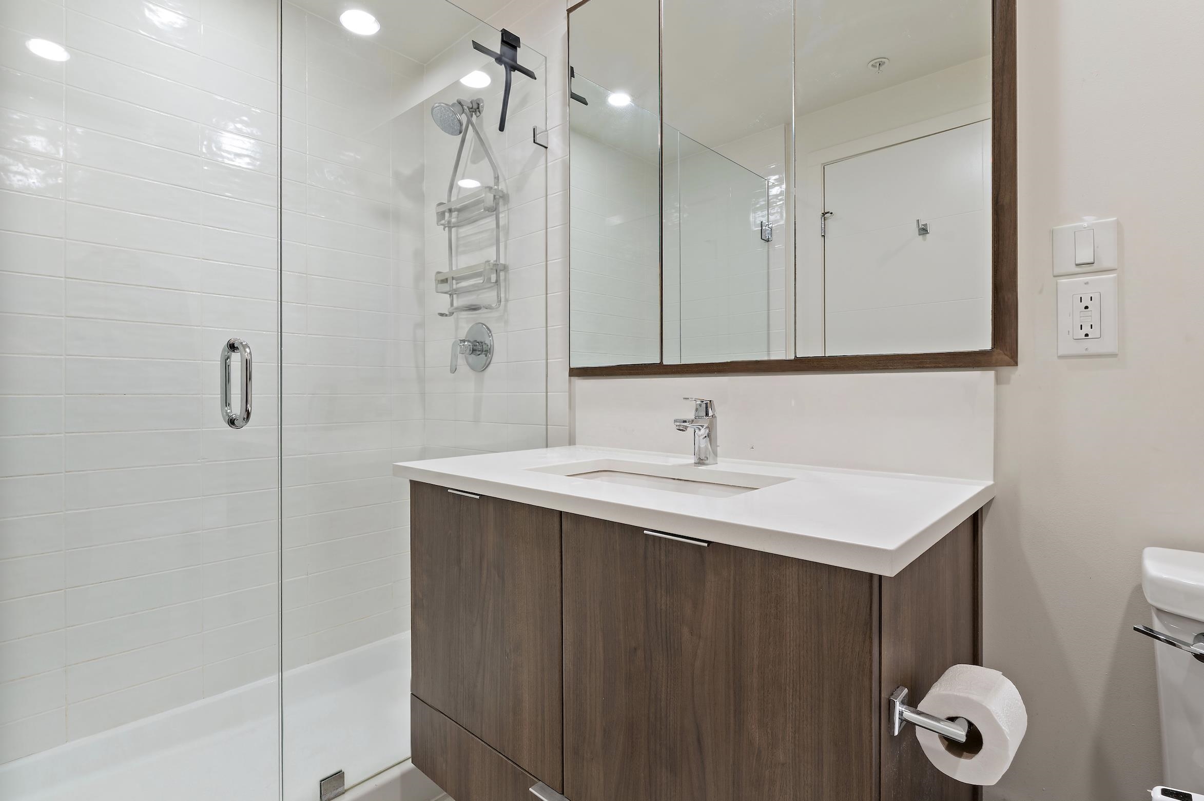 214 2188 MADISON AVENUE Unit: 214