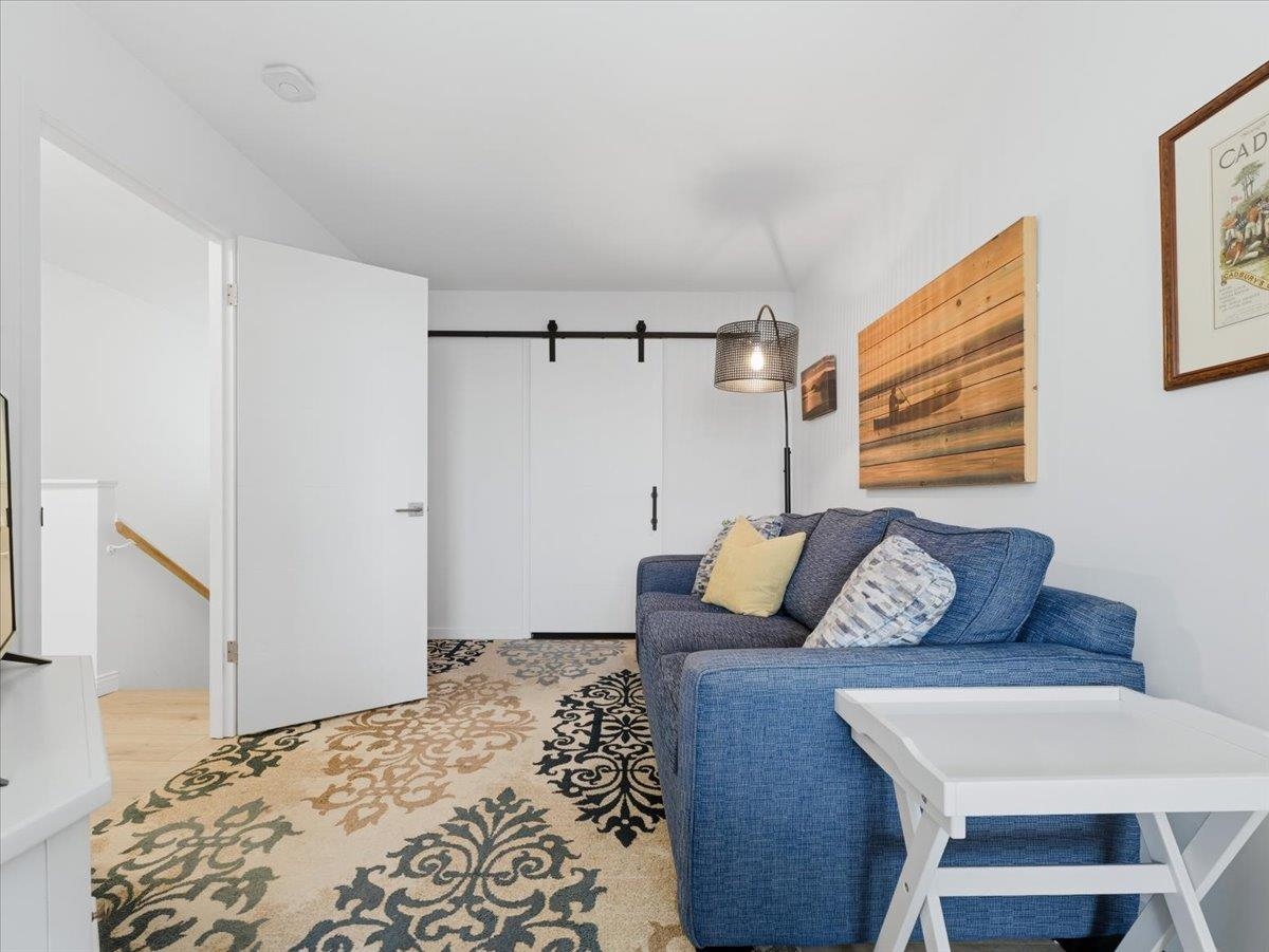 209 168 CHADWICK COURT Unit: 209