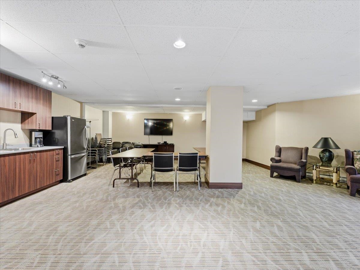 209 168 CHADWICK COURT Unit: 209