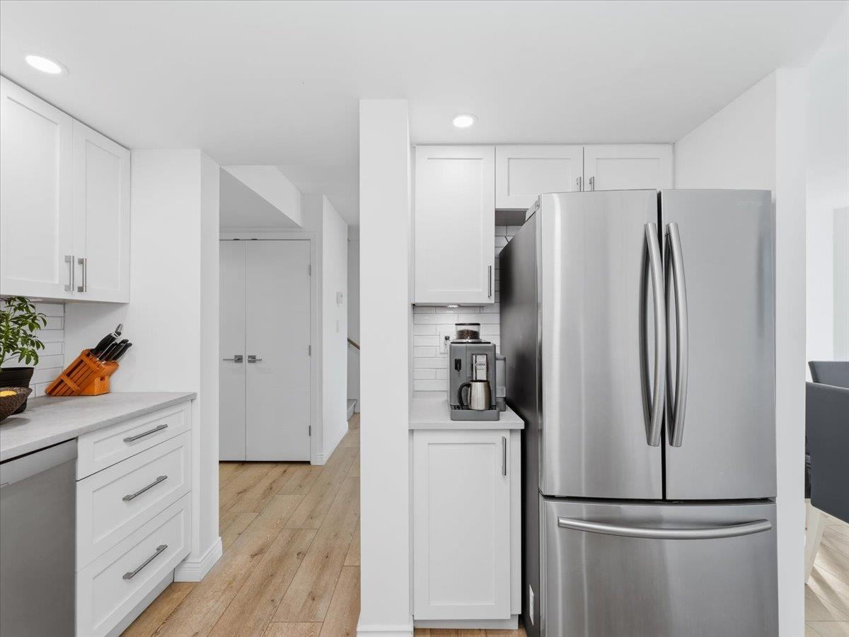 209 168 CHADWICK COURT Unit: 209