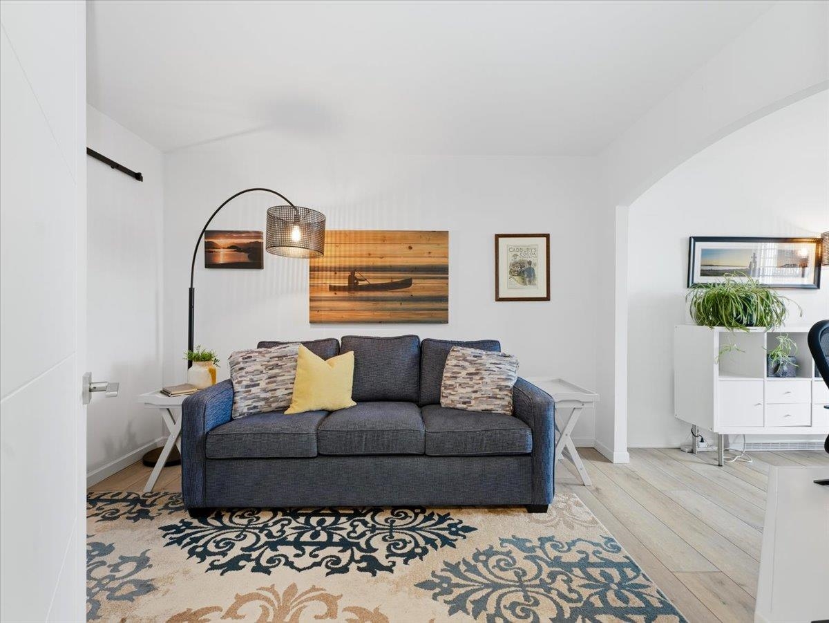 209 168 CHADWICK COURT Unit: 209
