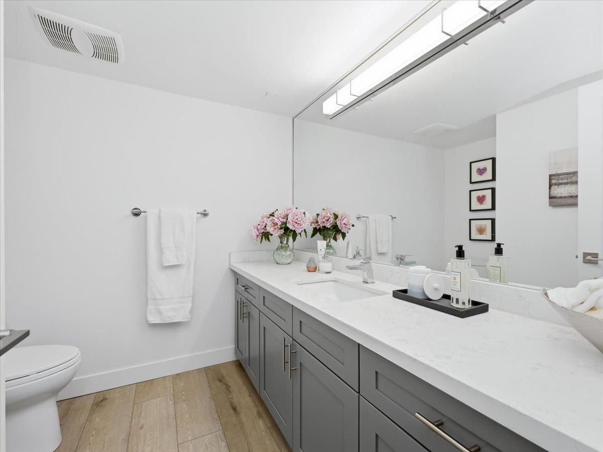 209 168 CHADWICK COURT Unit: 209