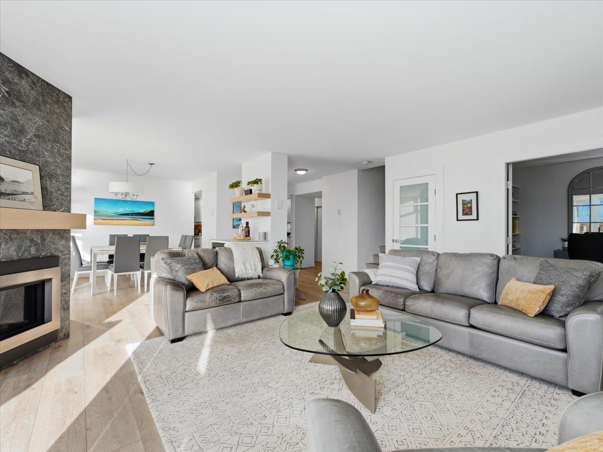 209 168 CHADWICK COURT Unit: 209