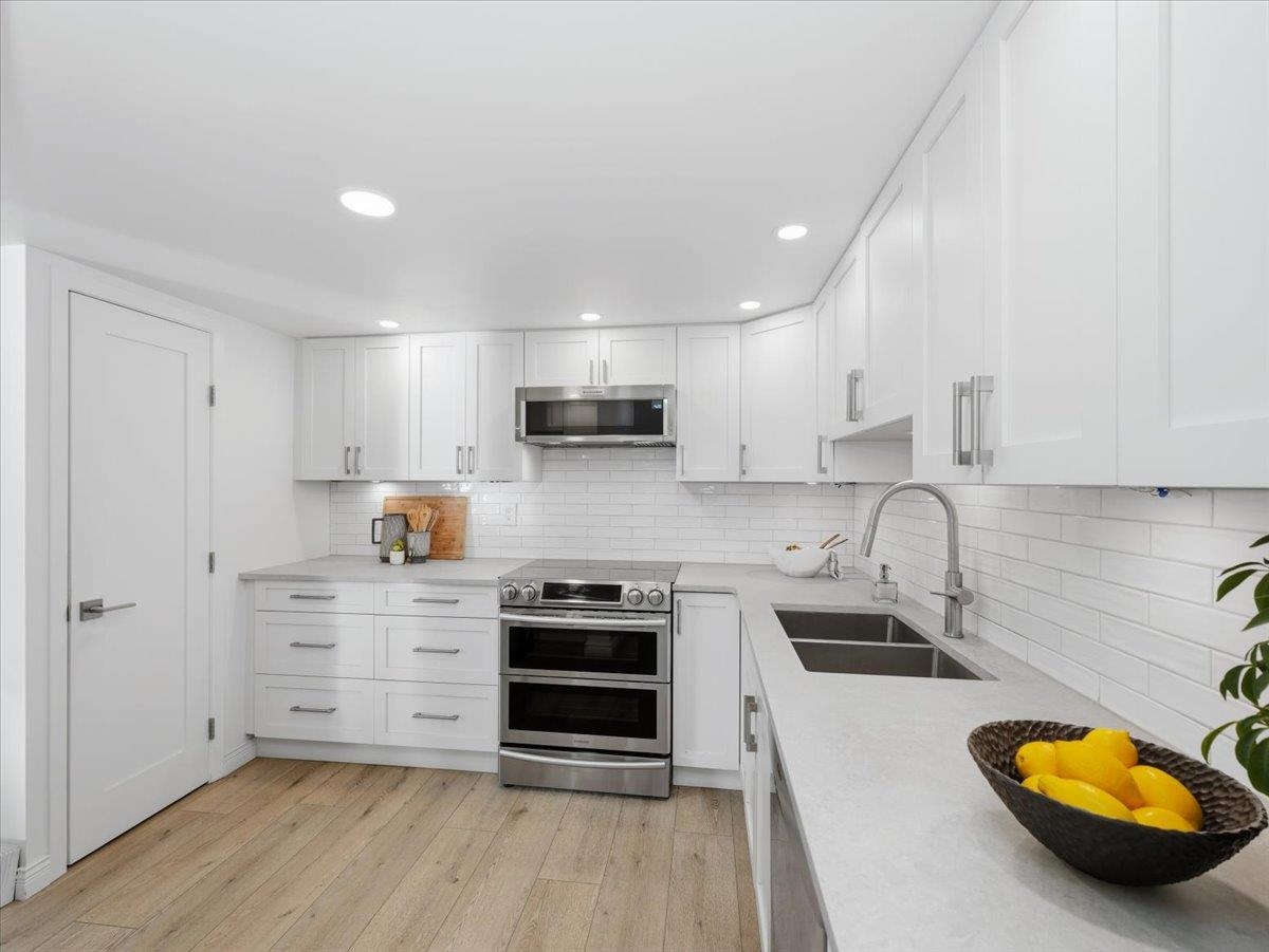 209 168 CHADWICK COURT Unit: 209