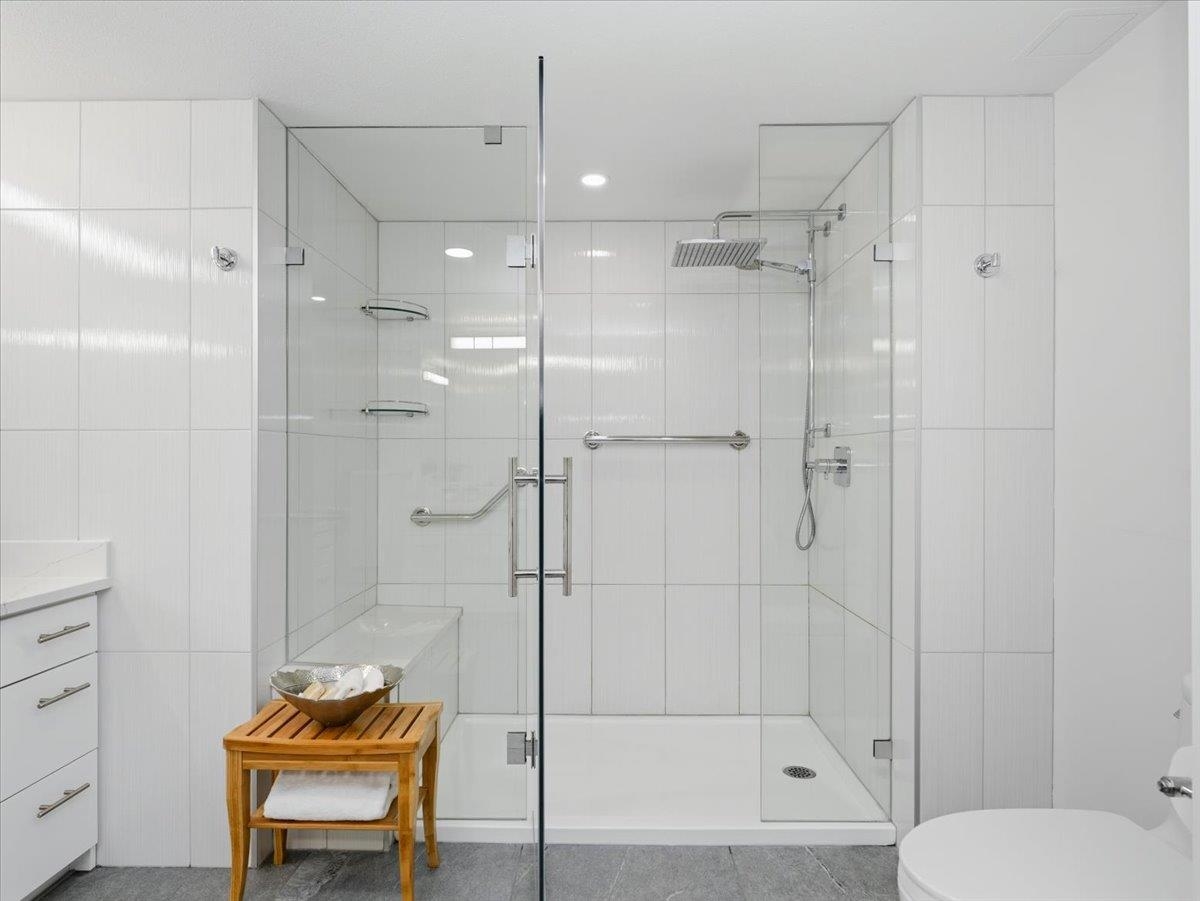 209 168 CHADWICK COURT Unit: 209