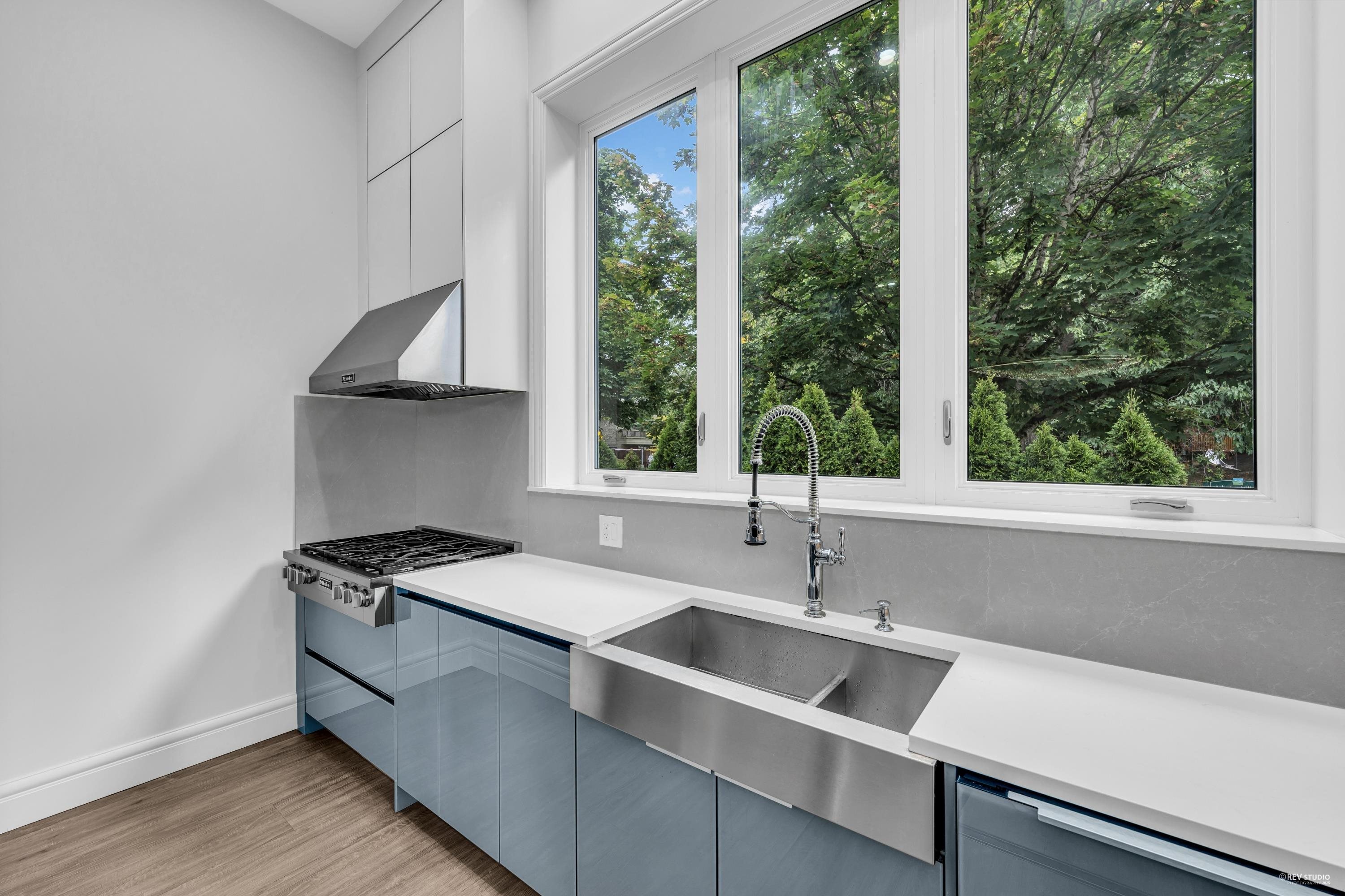 2328 MCBAIN AVENUE