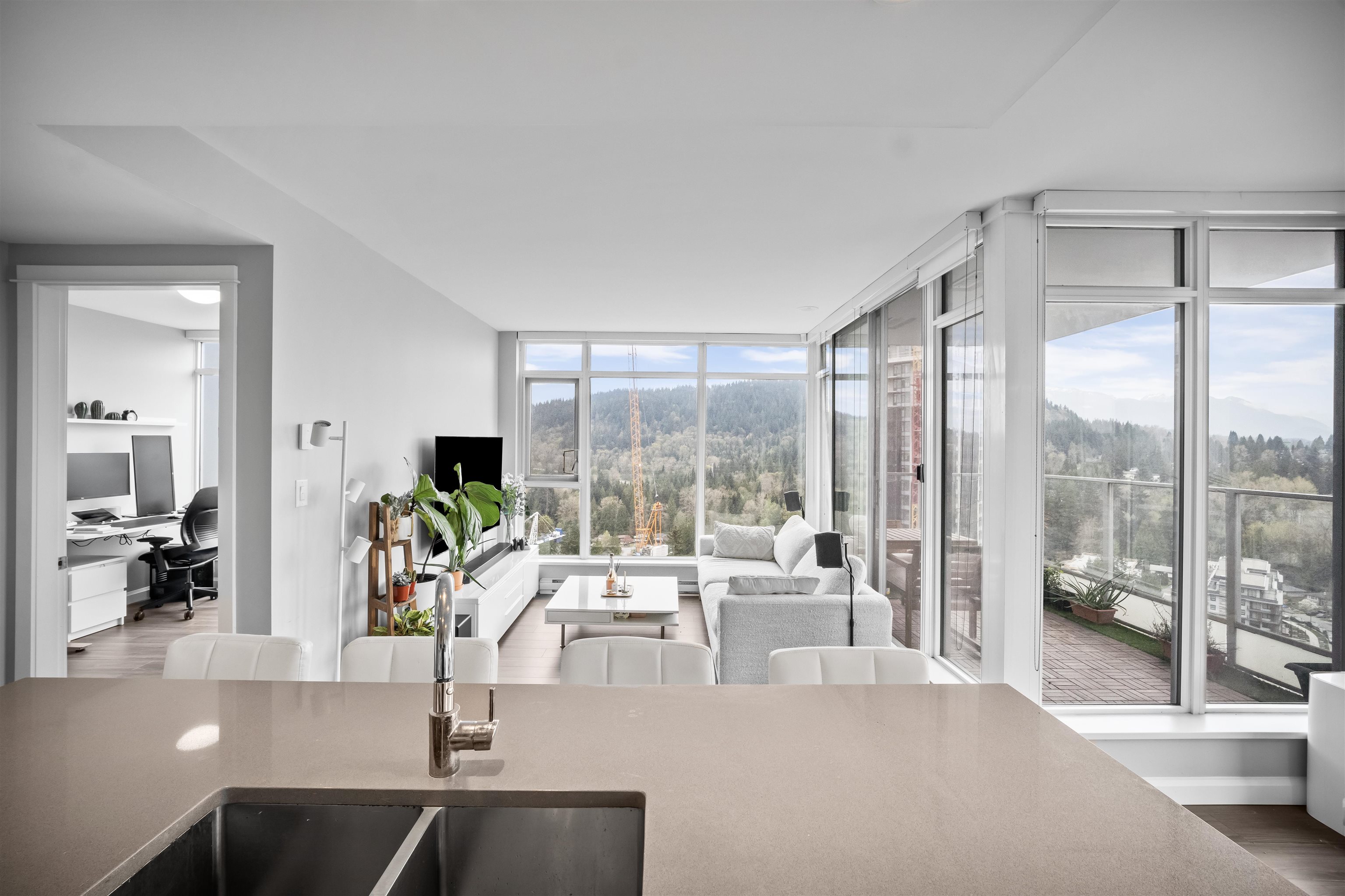 2005 520 COMO LAKE AVENUE Unit: 2005