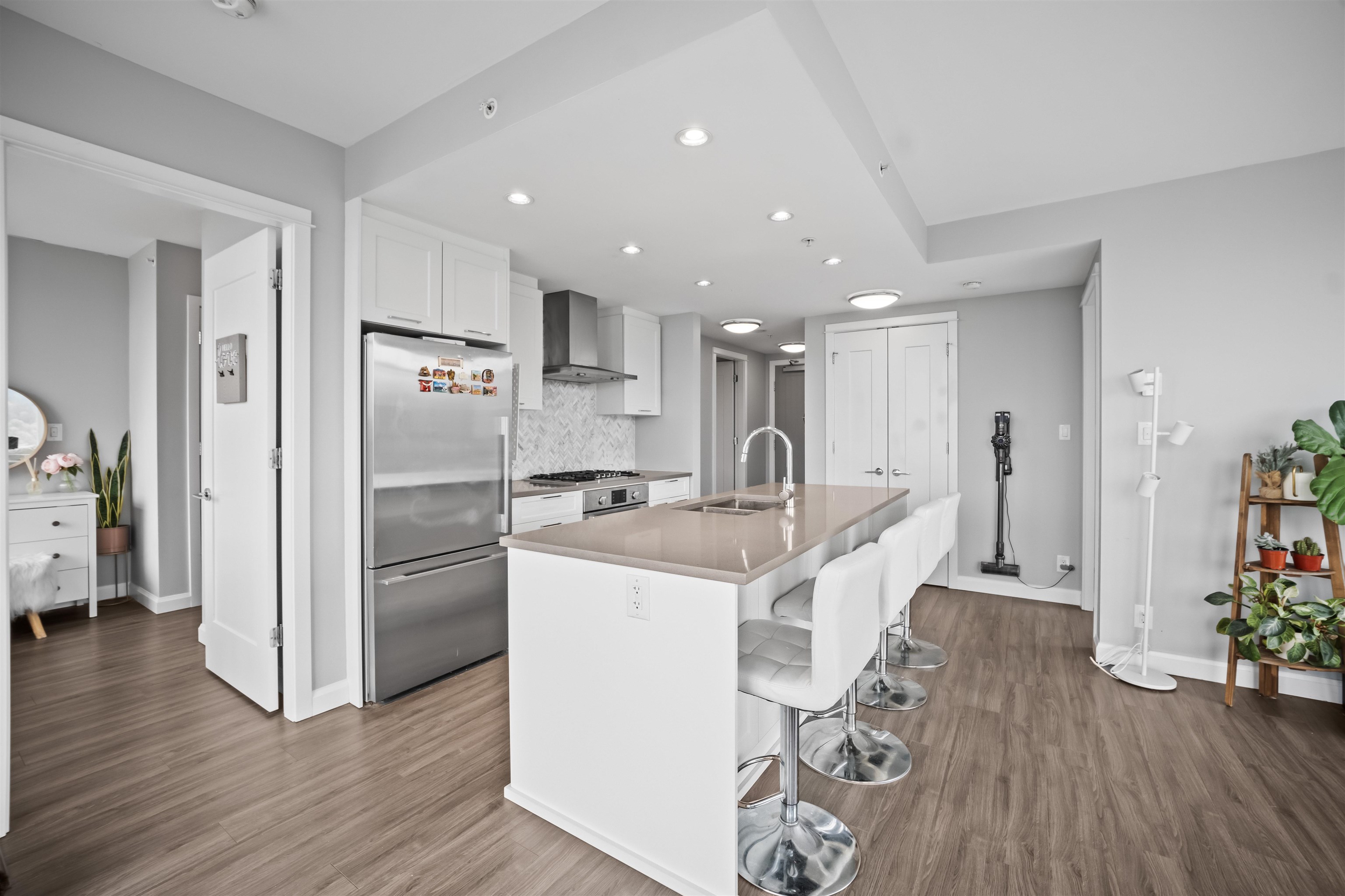 2005 520 COMO LAKE AVENUE Unit: 2005