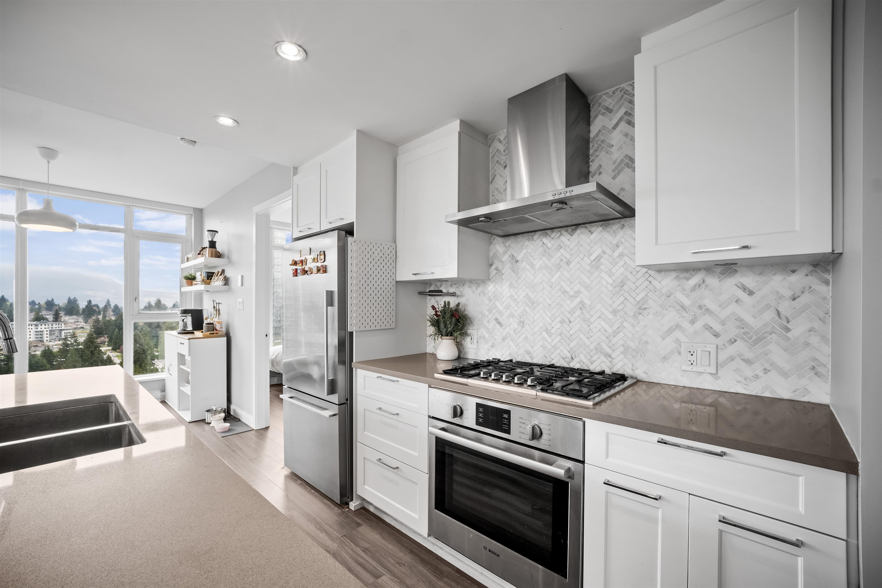 2005 520 COMO LAKE AVENUE Unit: 2005