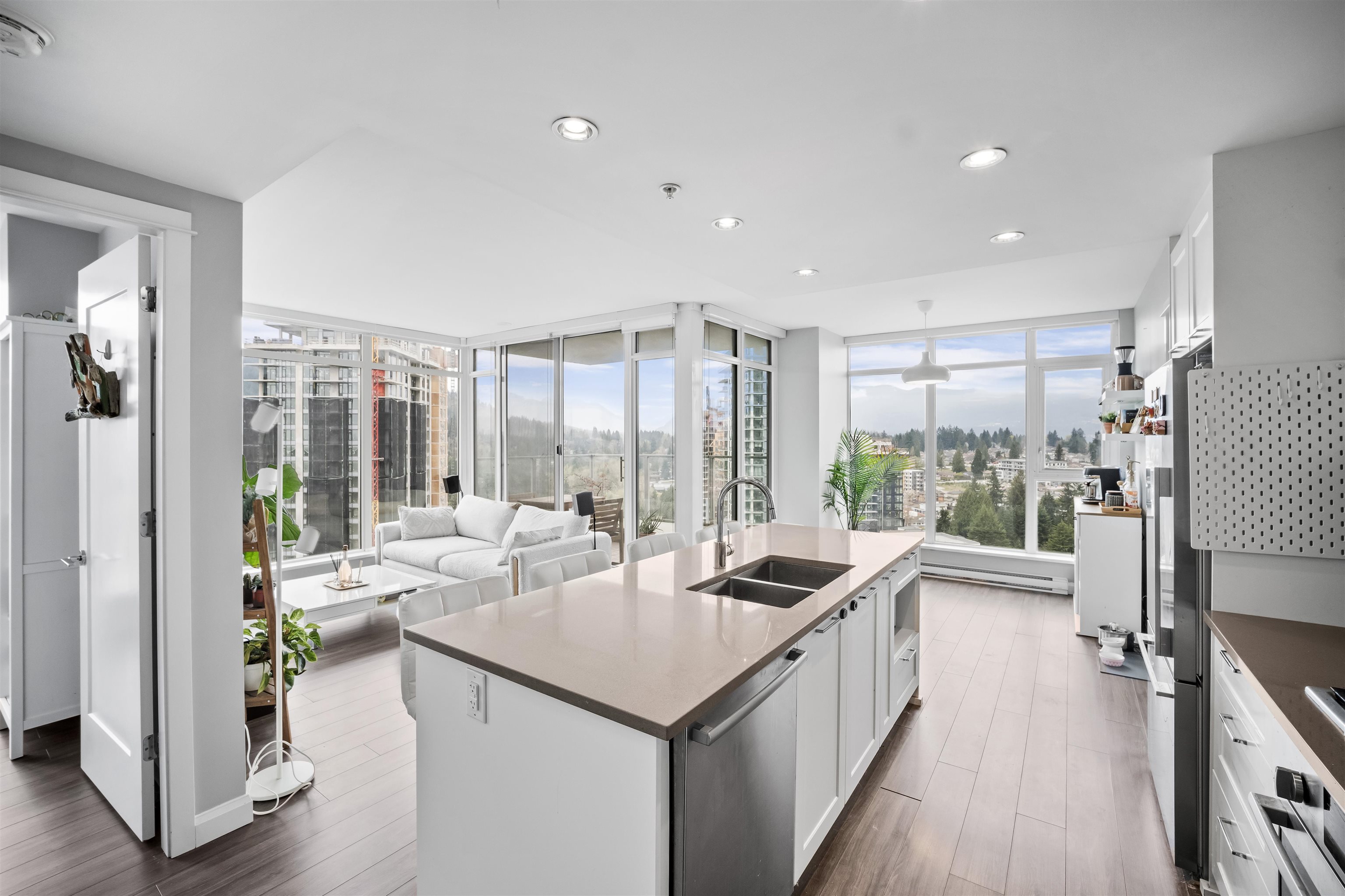 2005 520 COMO LAKE AVENUE Unit: 2005