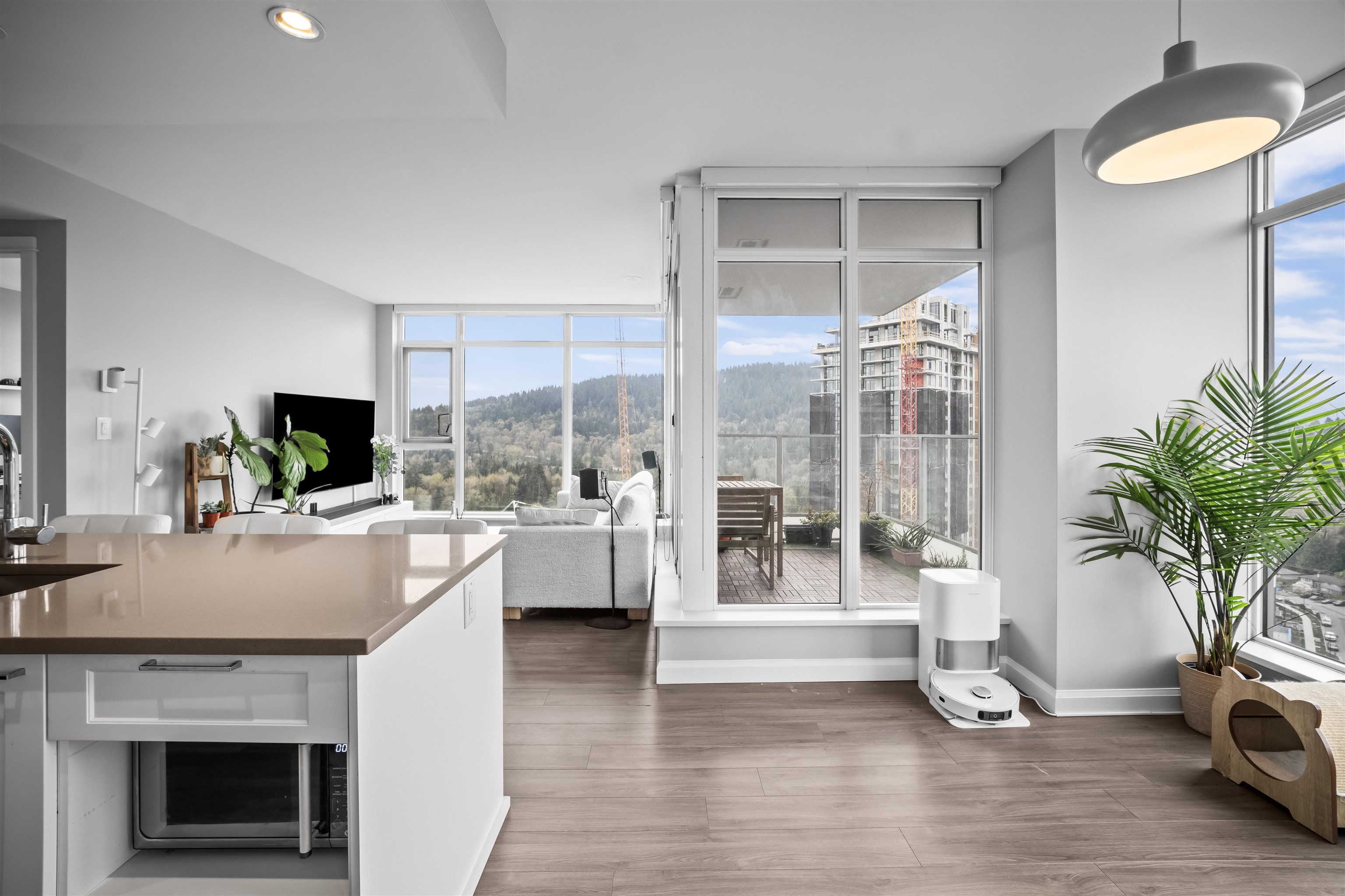 2005 520 COMO LAKE AVENUE Unit: 2005