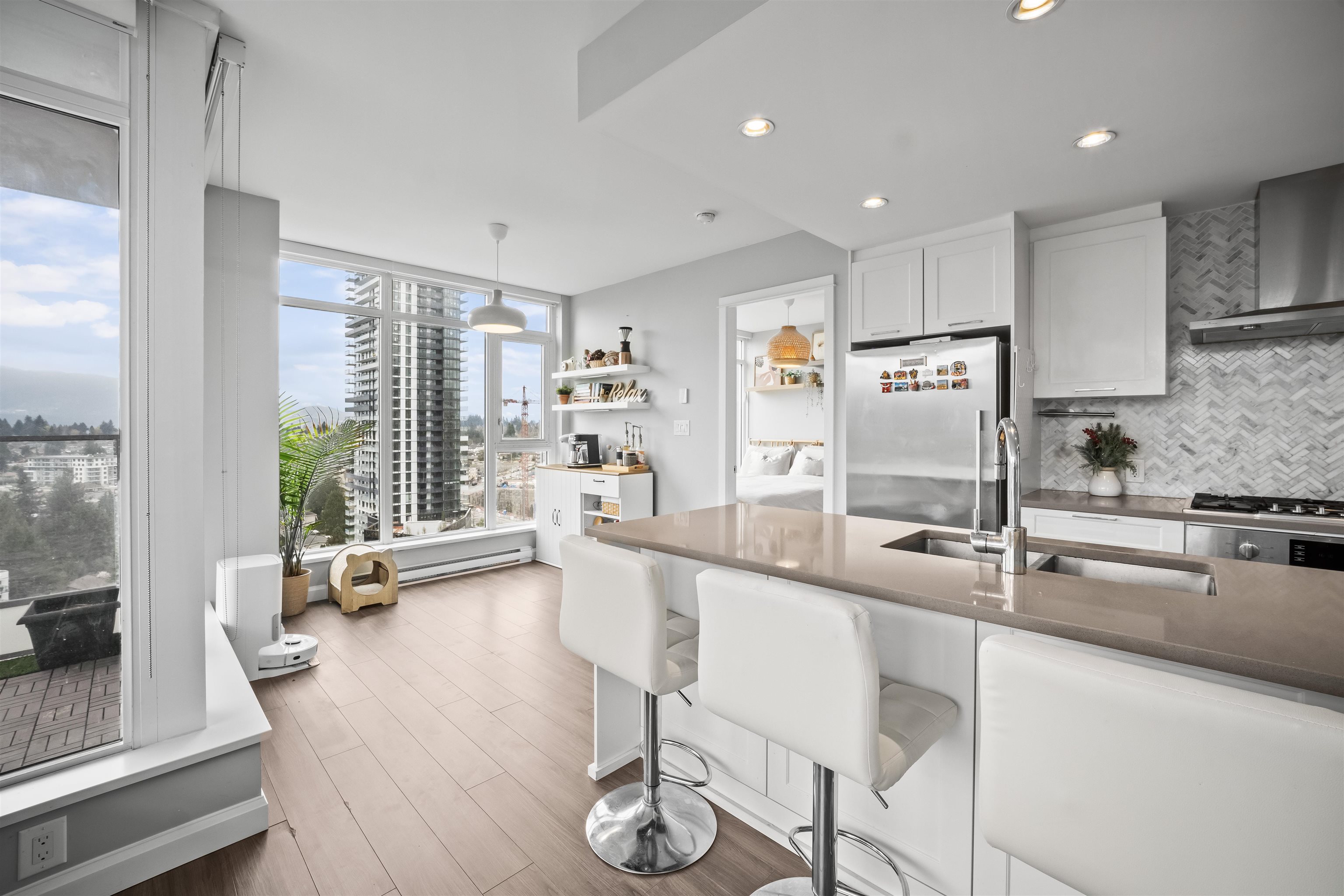 2005 520 COMO LAKE AVENUE Unit: 2005