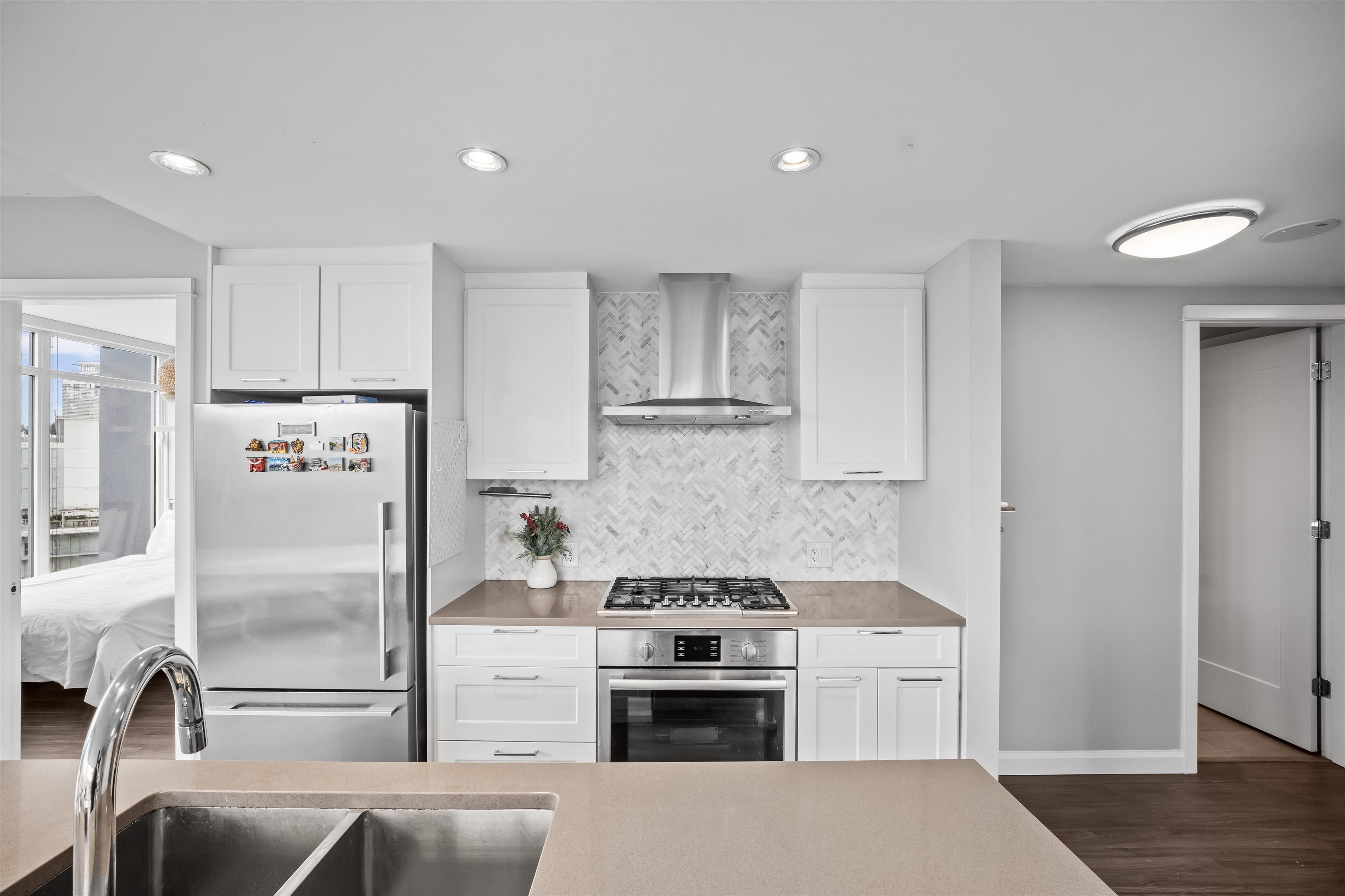 2005 520 COMO LAKE AVENUE Unit: 2005