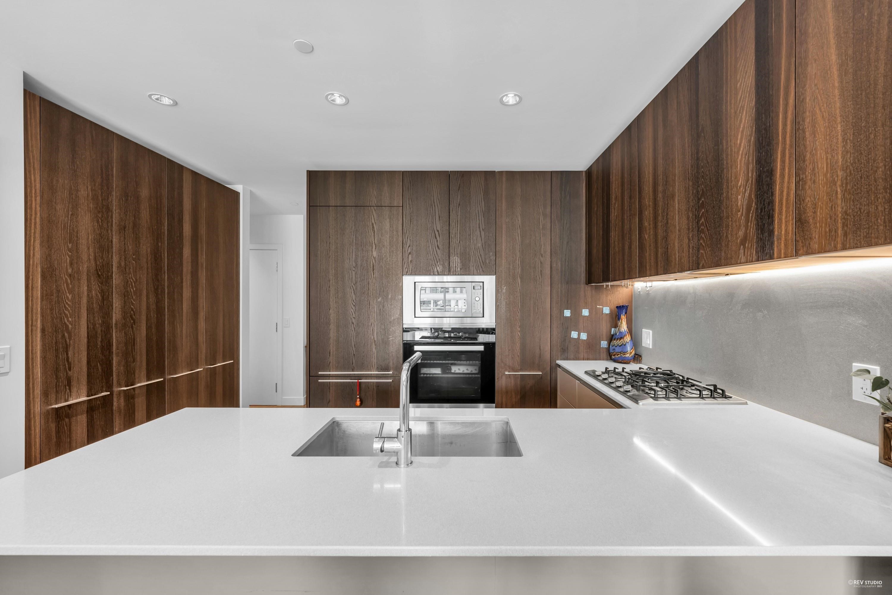 403 6699 RIVER ROAD Unit: 403