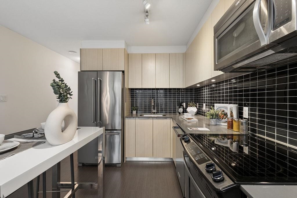 902 1325 ROLSTON STREET Unit: 902