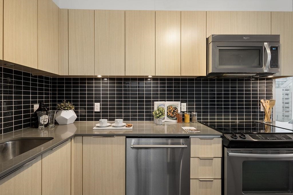 902 1325 ROLSTON STREET Unit: 902