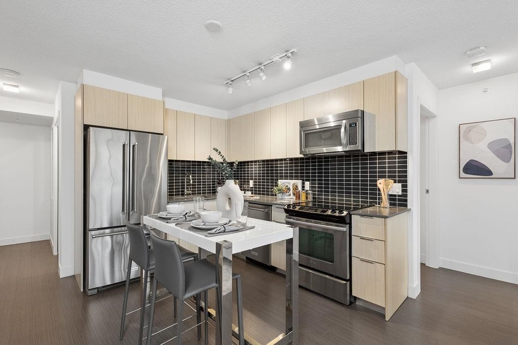 902 1325 ROLSTON STREET Unit: 902