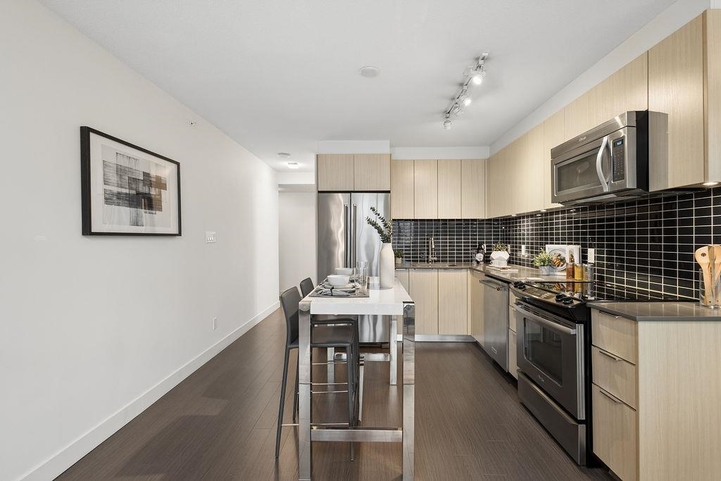 902 1325 ROLSTON STREET Unit: 902