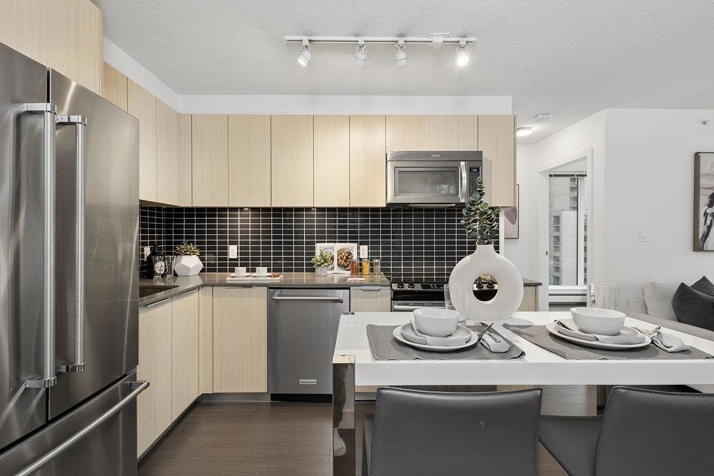 902 1325 ROLSTON STREET Unit: 902