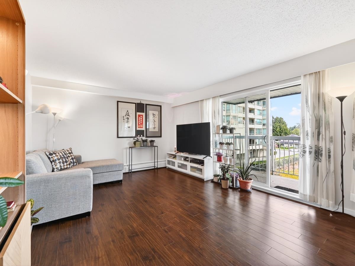 211 6340 BUSWELL STREET Unit: 211