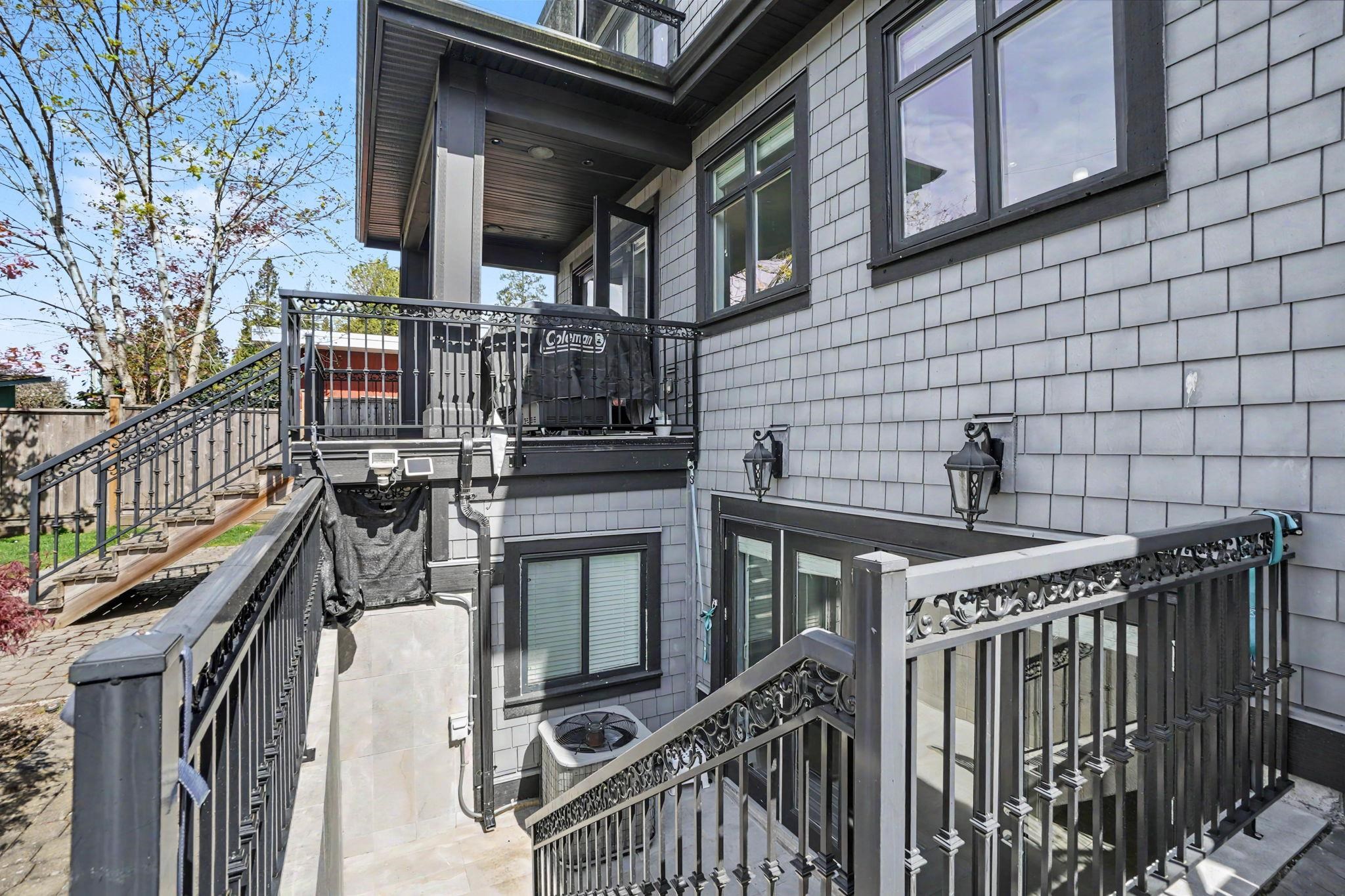 4433 WALLACE STREET