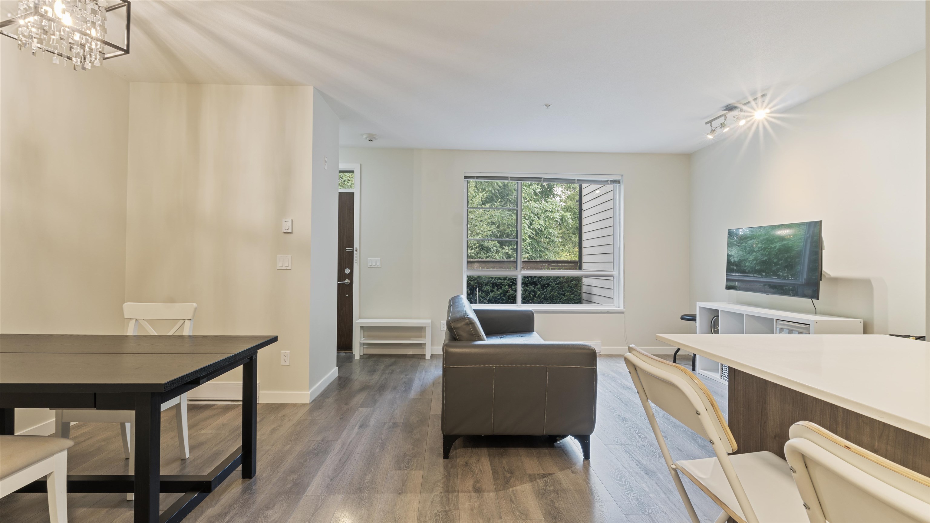 8 3728 THURSTON STREET Unit: 8
