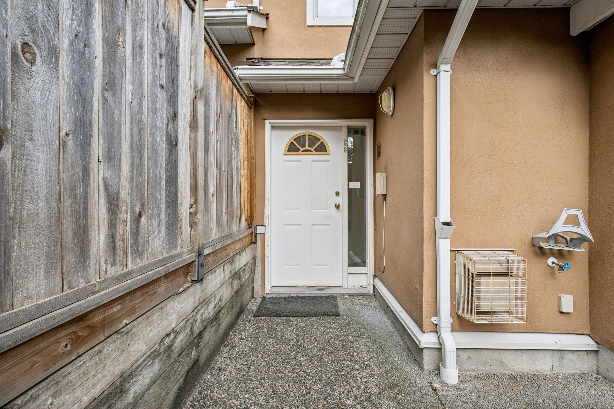 35 7488 SALISBURY AVENUE Unit: 35